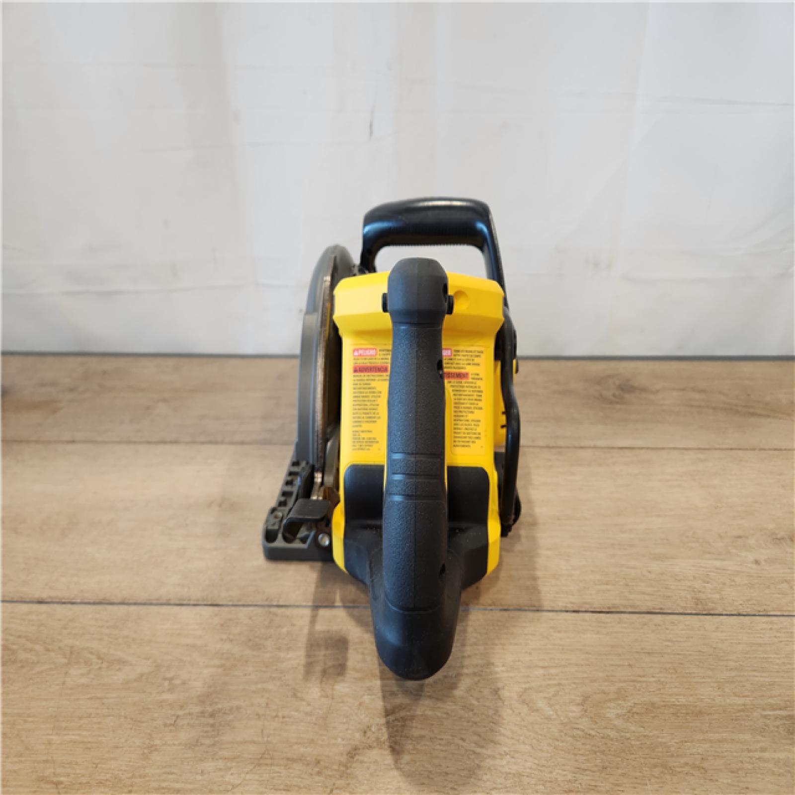 AS-IS- DEWALT 60V FLEXVOLT MAX Lithium-Ion 7-1/4 Brushless Cordless Wormdrive Style Circular Saw Kit 9.0 Ah