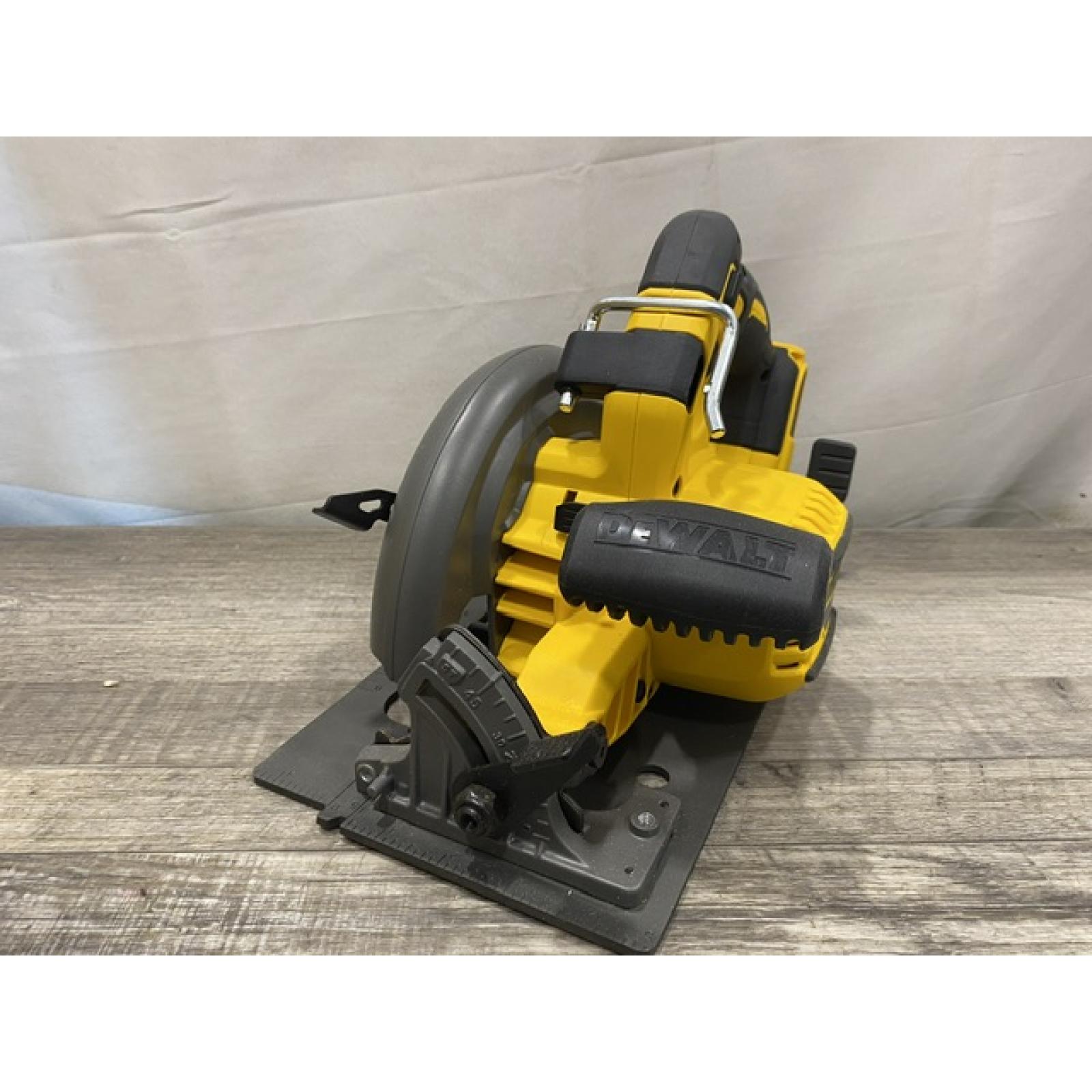 AS-IS DEWALT FLEXVOLT 60V MAX Cordless Brushless 7-1/4 in. Circular Saw with Brake (Tool Only)