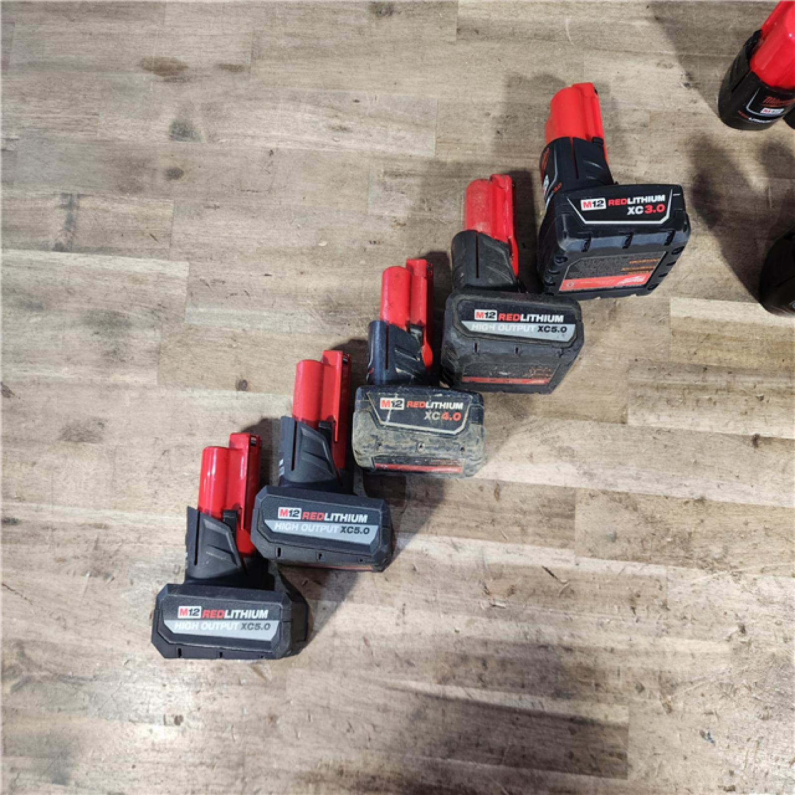 HOUSTON LOCATION - AS-IS MILWAUKEE BATTERY PACK QTY - 15