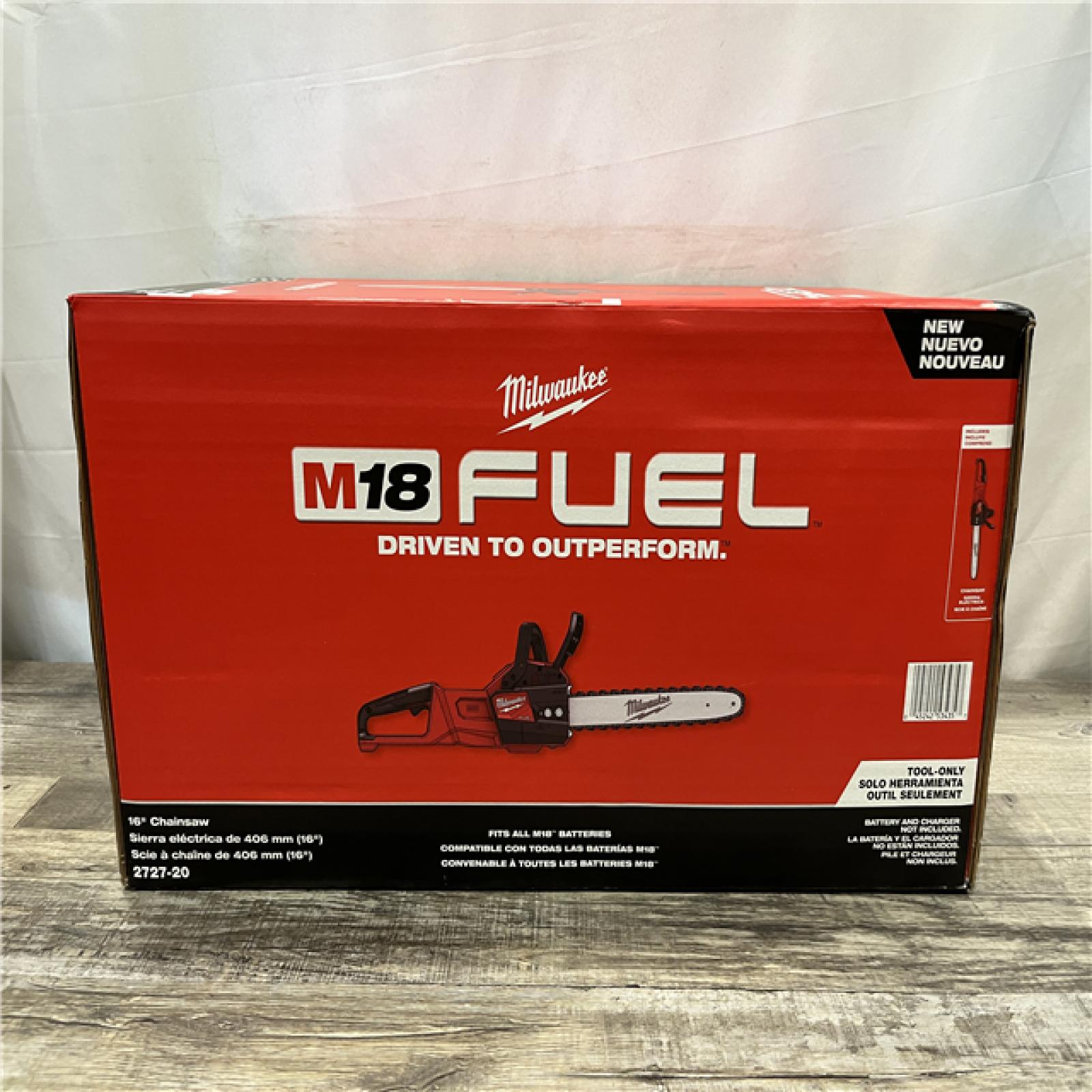 NEW - Milwaukee FUEL 16 in. 18V Lithium-Ion Brushless Battery Chainsaw (Tool-Only)