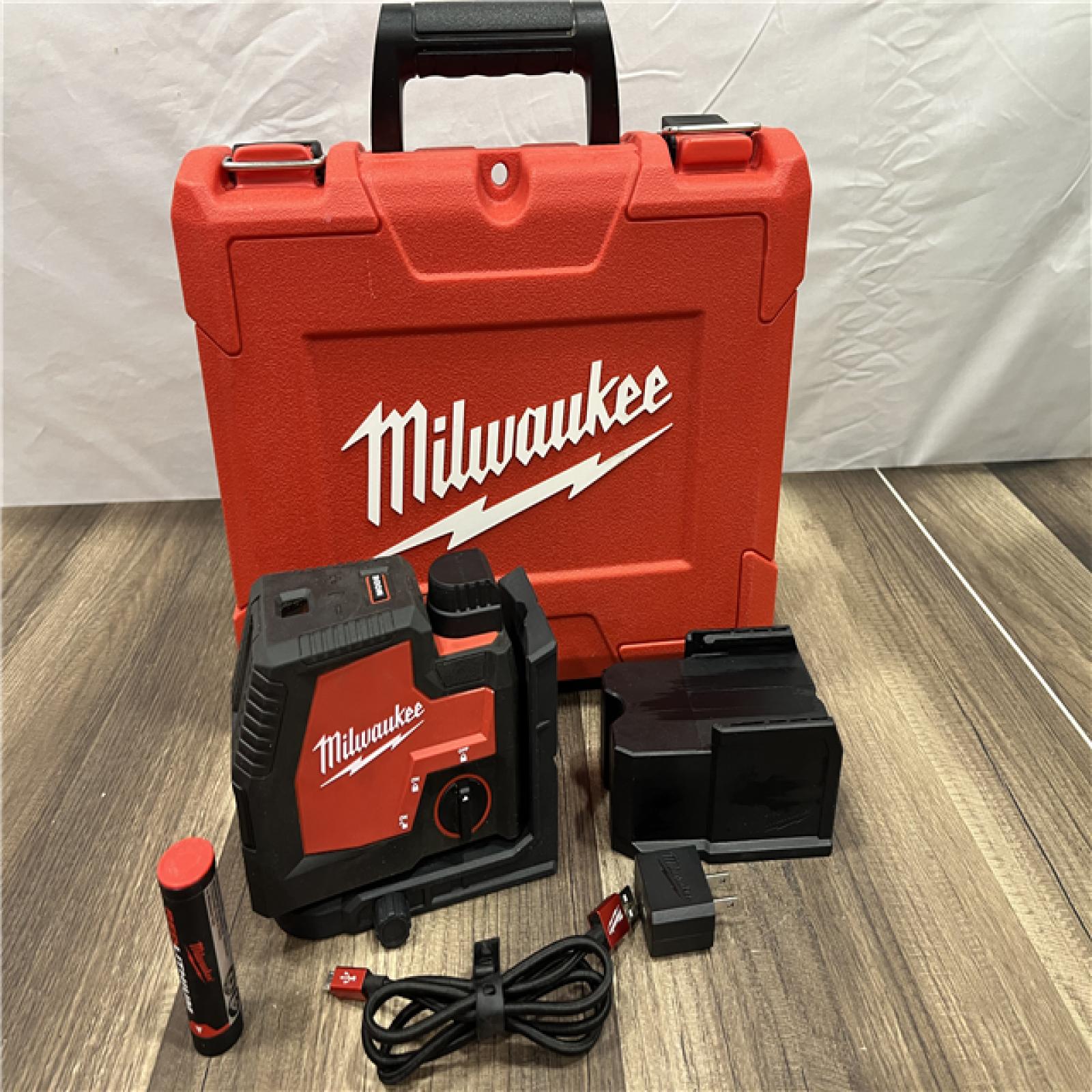 AS-IS Milwaukee-3522-21 Green Beam Laser Cross Line Plumb Point USB Rechargeable