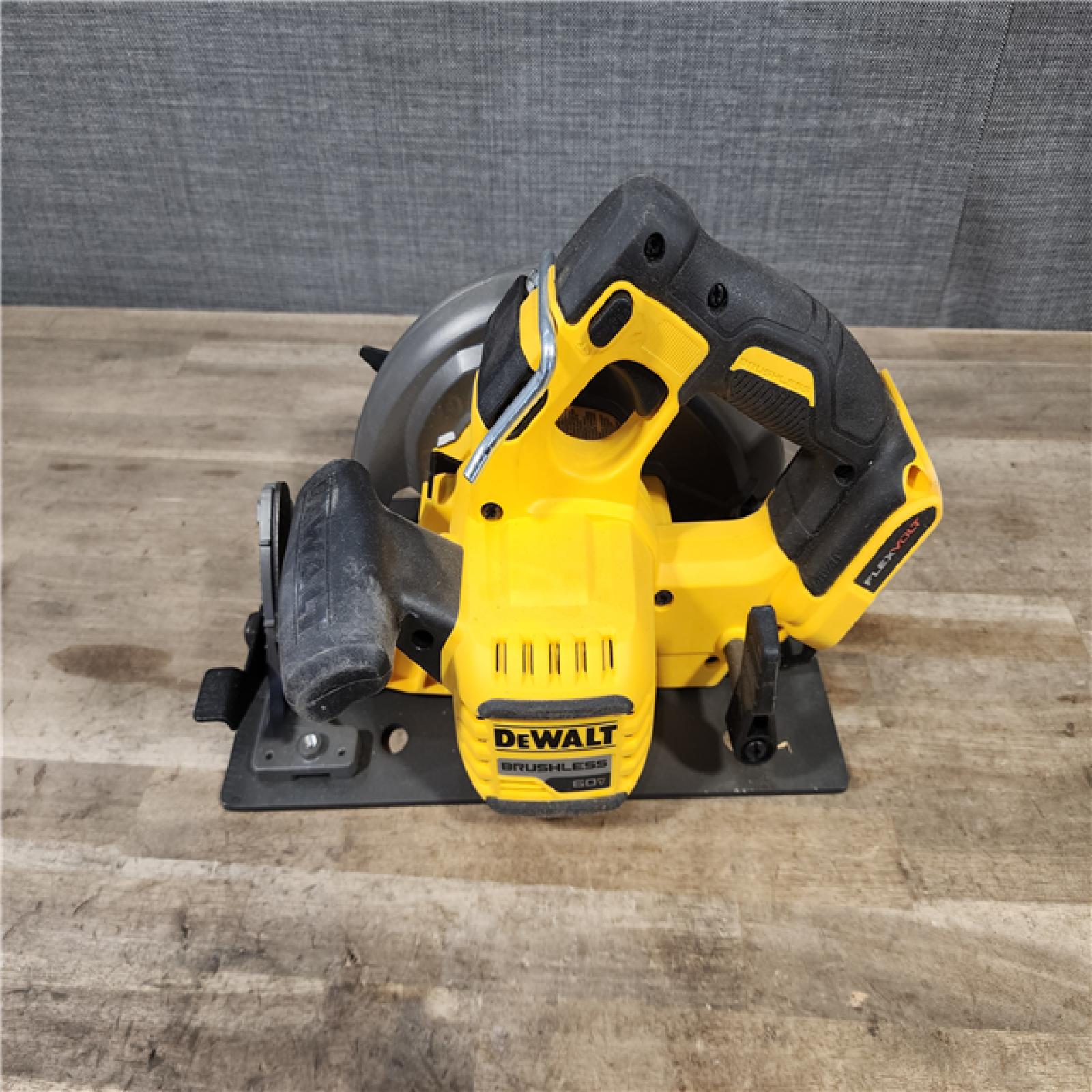 HOUSTON LOCATION - AS-IS DeWALT Flexvolt Max 7-1/4 60V Brushless Circular Saw (Tool Only)
