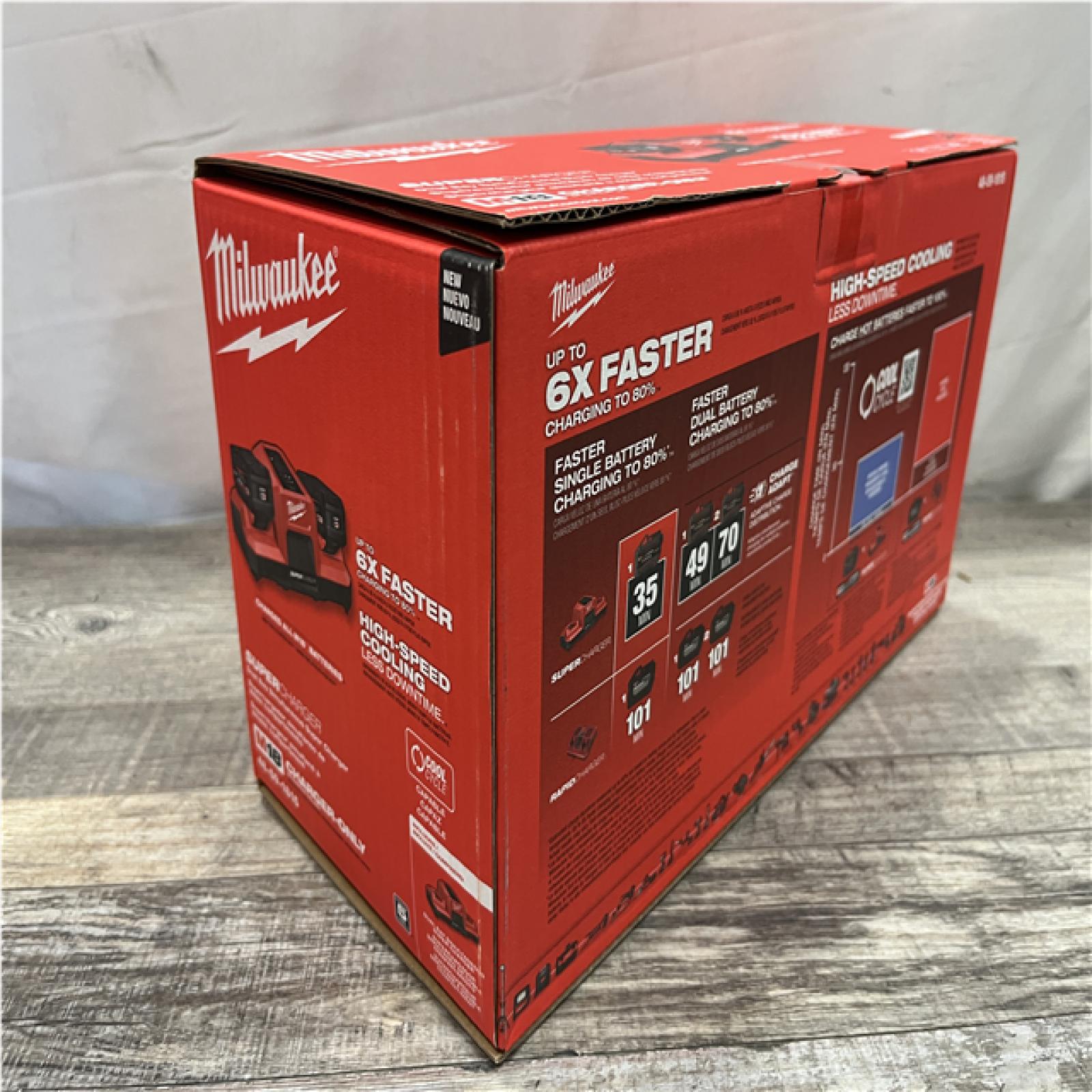 NEW - Milwaukee 18V Dual Bay Simultaneous Super Charger (Tool-Only)