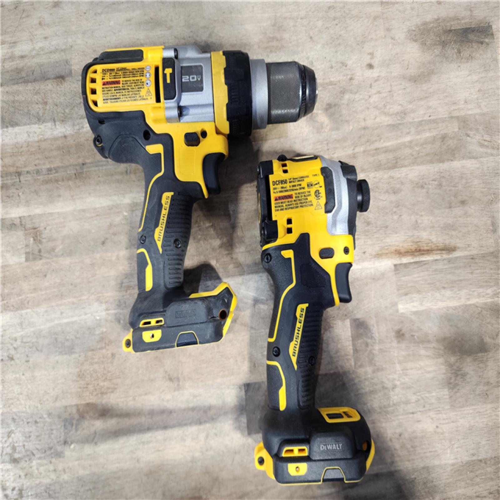 HOUSTON LOCATION - AS-IS DEWALT 2 TOOL COMBO KIT W/ (2) BATTERY & CHARGER