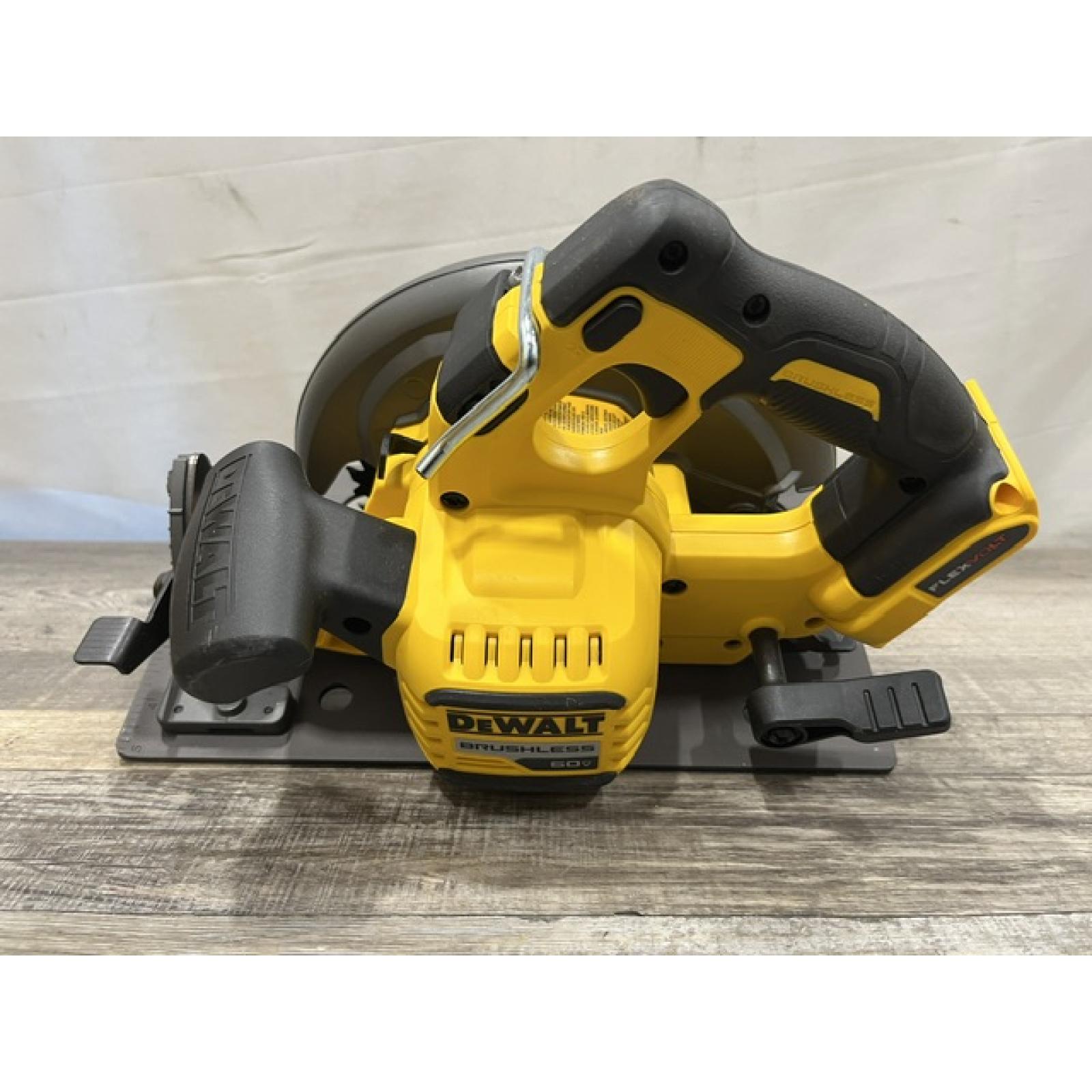 AS-IS DEWALT FLEXVOLT 60V MAX Cordless Brushless 7-1/4 in. Circular Saw with Brake (Tool Only)