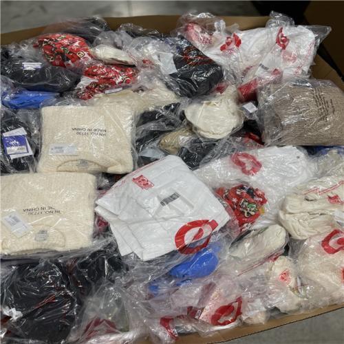 DALLAS LOCATION- NEW! BULLSEYE MIXED APPAREL PALLET- (300 UNITS)