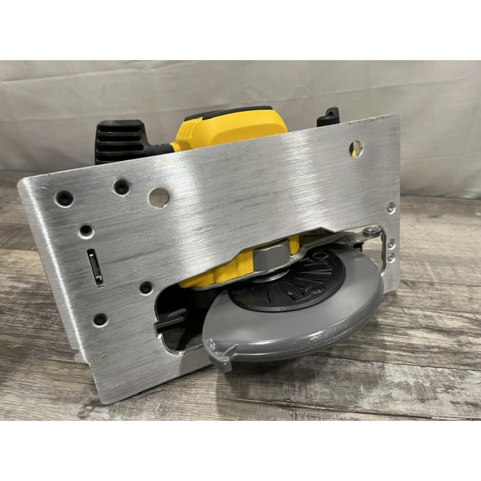 AS-IS DEWALT 20-Volt MAX 7-1/4 in. Cordless Circular Saw (Tool Only)
