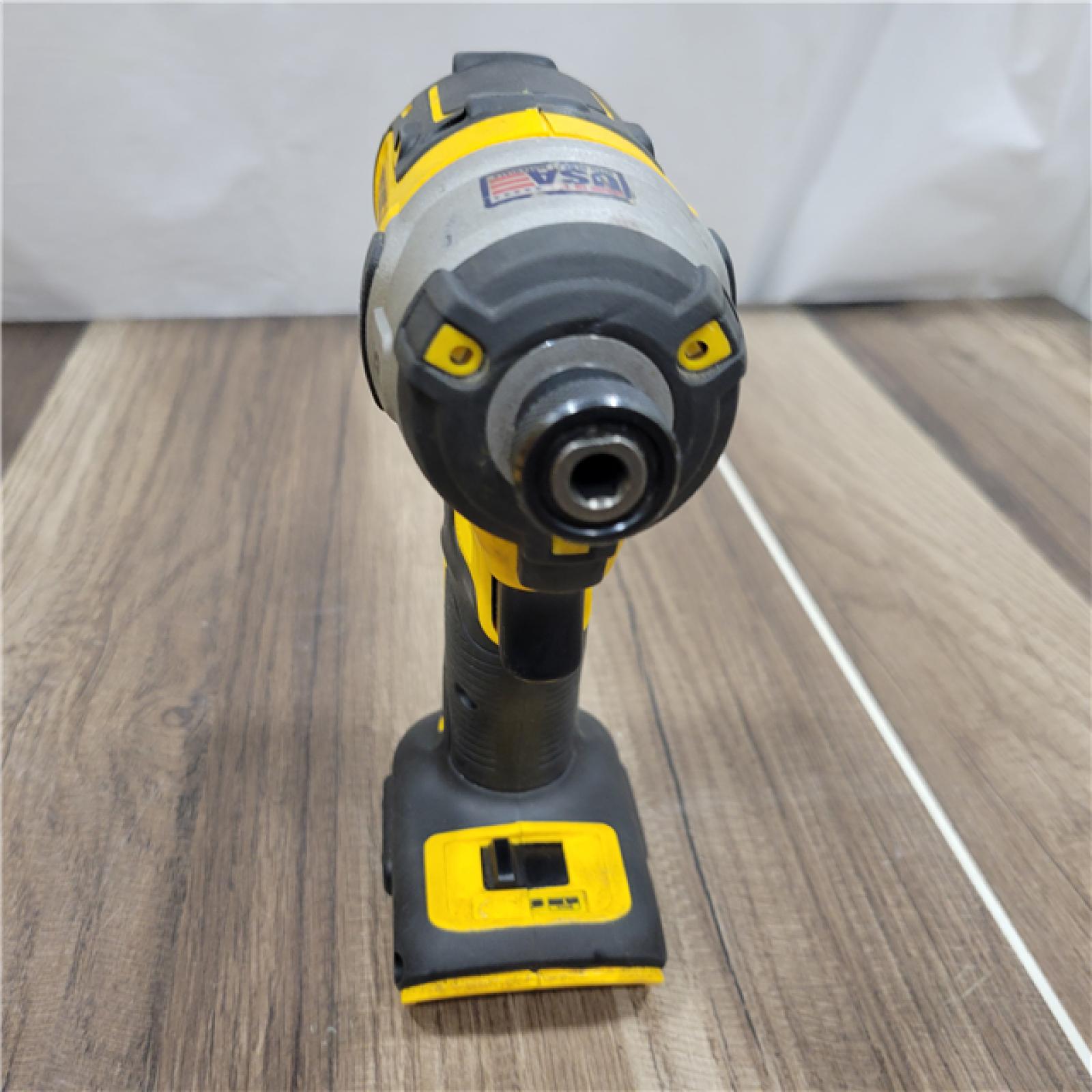 AS-IS DEWALT ATOMIC 20V MAX Lithium-Ion Cordless 1/4 in. Brushless Impact Driver Kit, 5 Ah Battery, Charger, and Bag