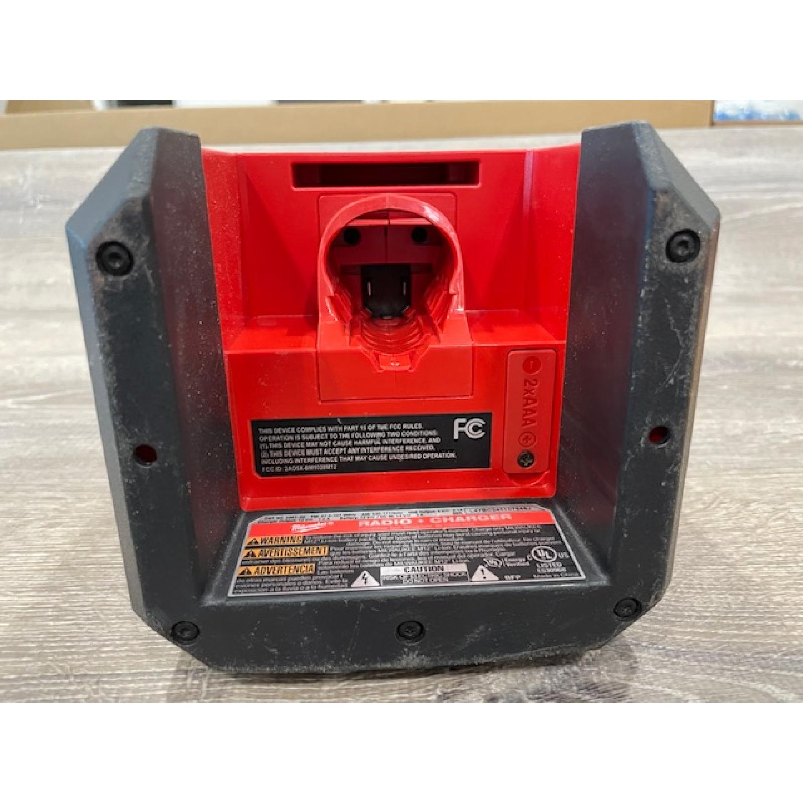 AS-IS Milwaukee 12-Volt Lithium-Ion Cordless Bluetooth/AM/FM Jobsite Radio (Tool Only)