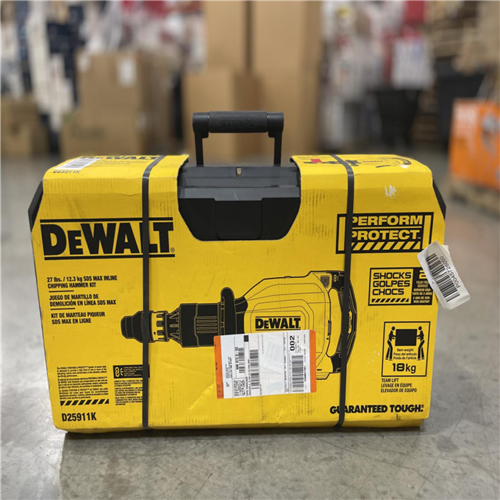 DALLAS LOCATION- DEWALT 27 lbs. SDS MAX 3/4 in. 15 Amp Inline Demolition Hammer Kit