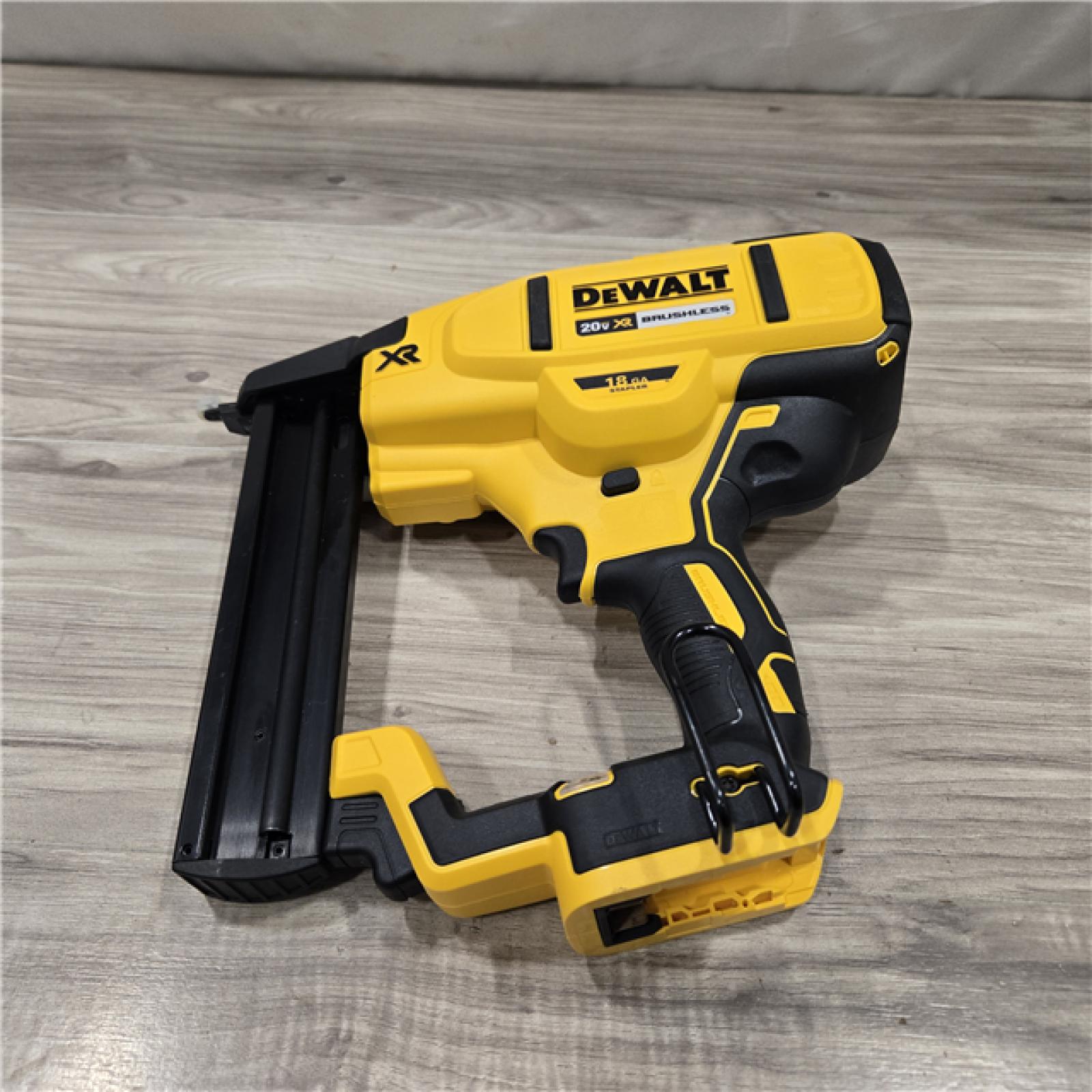 AS-IS DeWALT DCN681D1 20V MAX 18ga Cordless Narrow Crown Stapler Kit