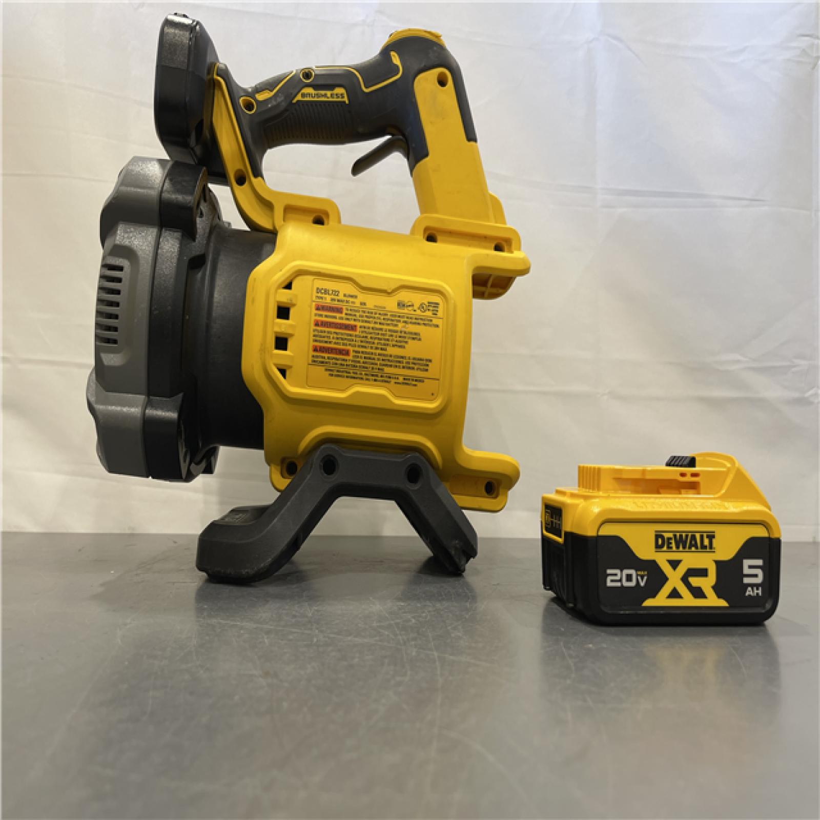 AS-IS - DeWalt Brushless Cordless Battery Powered Handheld Leaf Blower KIT
