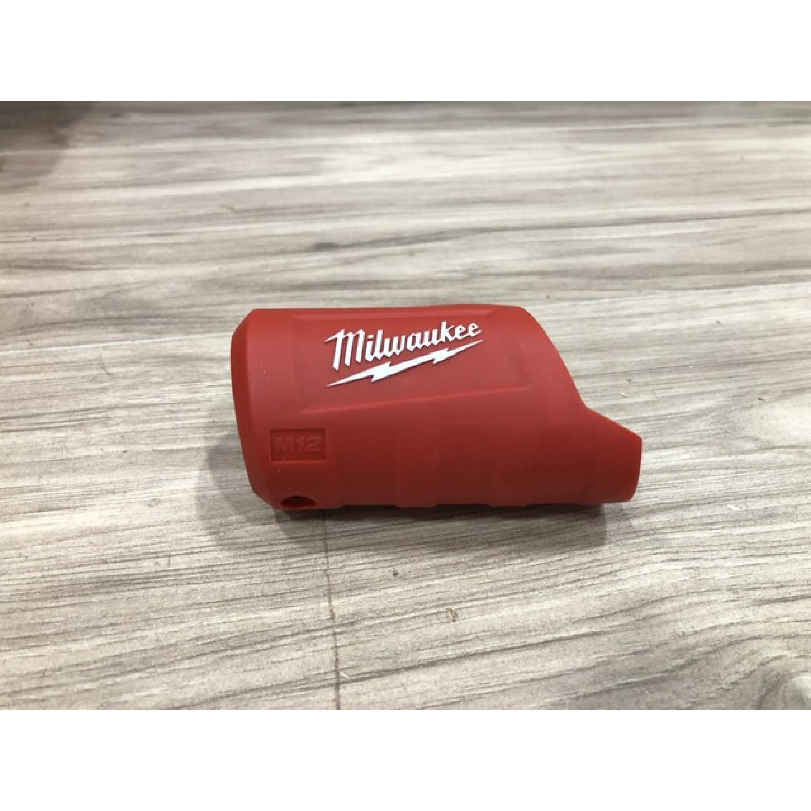 AS-IS Milwaukee Men's Medium M12 12V Lithium-Ion Cordless AXIS Black Heated Vest (Vest Only)