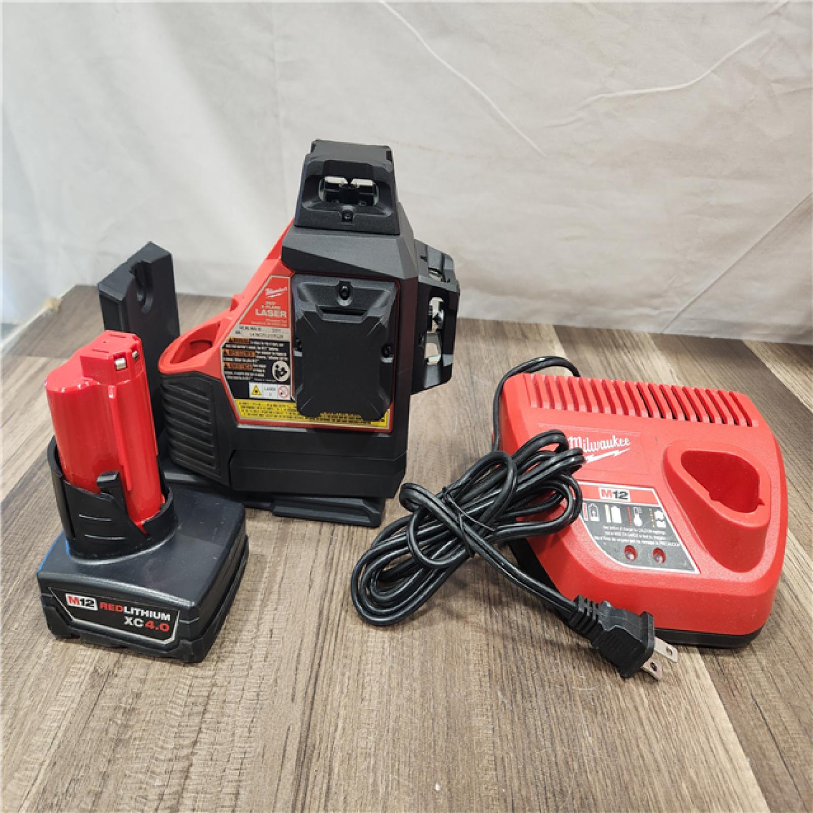 AS-IS- Milwaukee -M12 Green Beam Laser 360° 3-Plane Kit