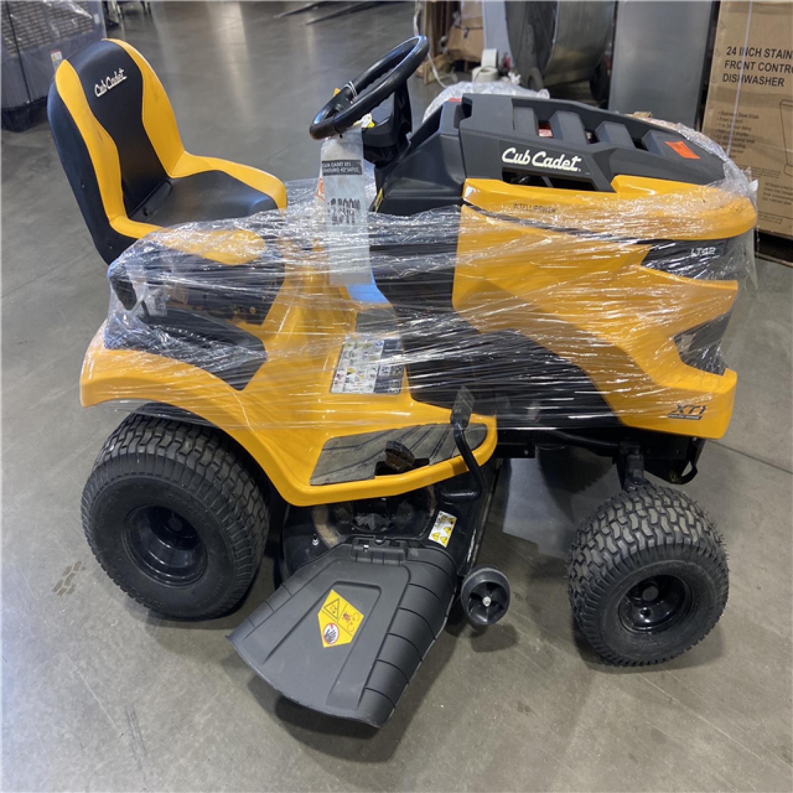 DALLAS LOCATION - CUB CADET LT 42