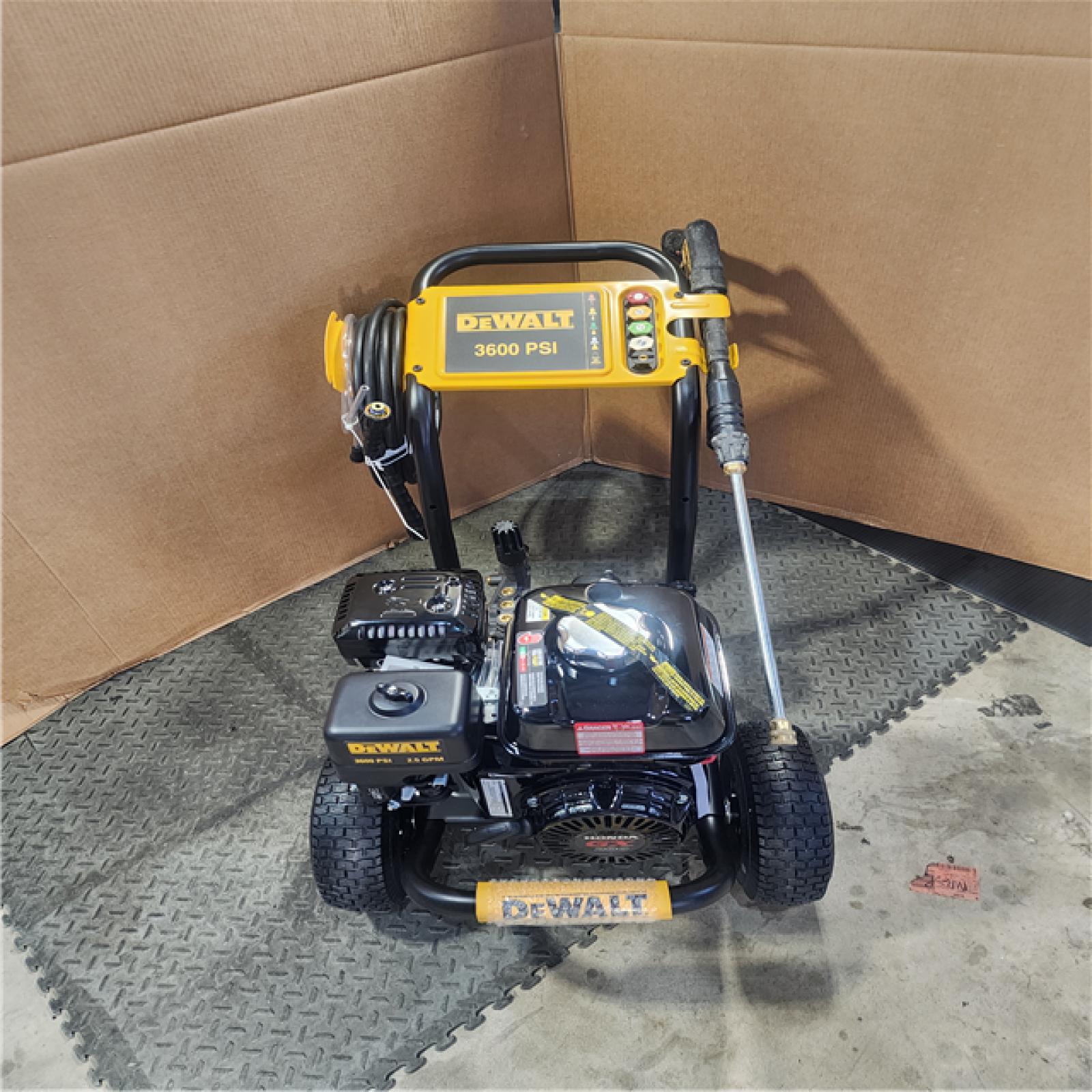 HOUSTON LOCATION - AS-IS DEWALT 3600 PSI 2.5 GPM Gas Cold Water Professional Pressure Washer with HONDA GX200 Engine