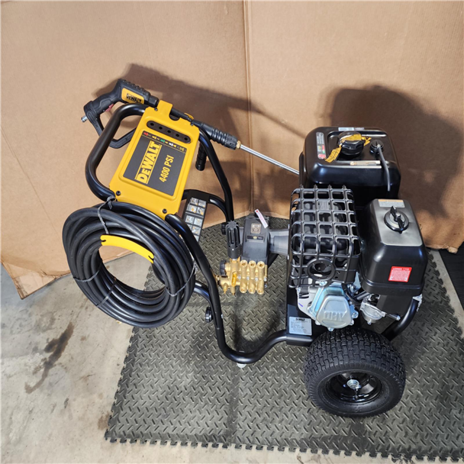 HOUSTON LOCATION - AS-IS DEWALT 4400 PSI 4.0 GPM Cold Water Gas Pressure Washer