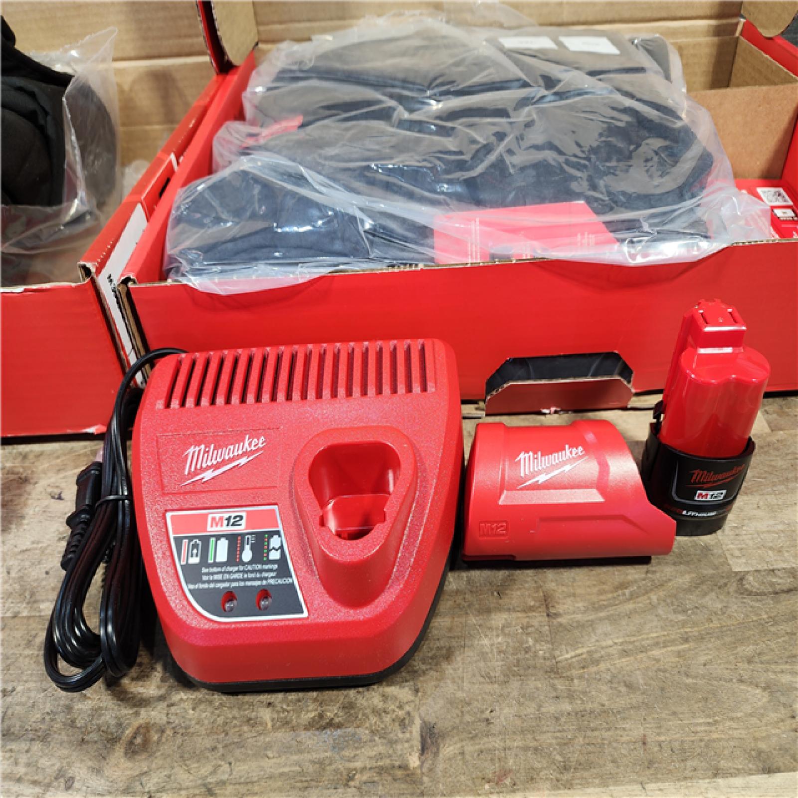 HOUSTON LOCATION - AS-IS MILWAUKEE 2 HEATED CLOTHING COMBO KIT