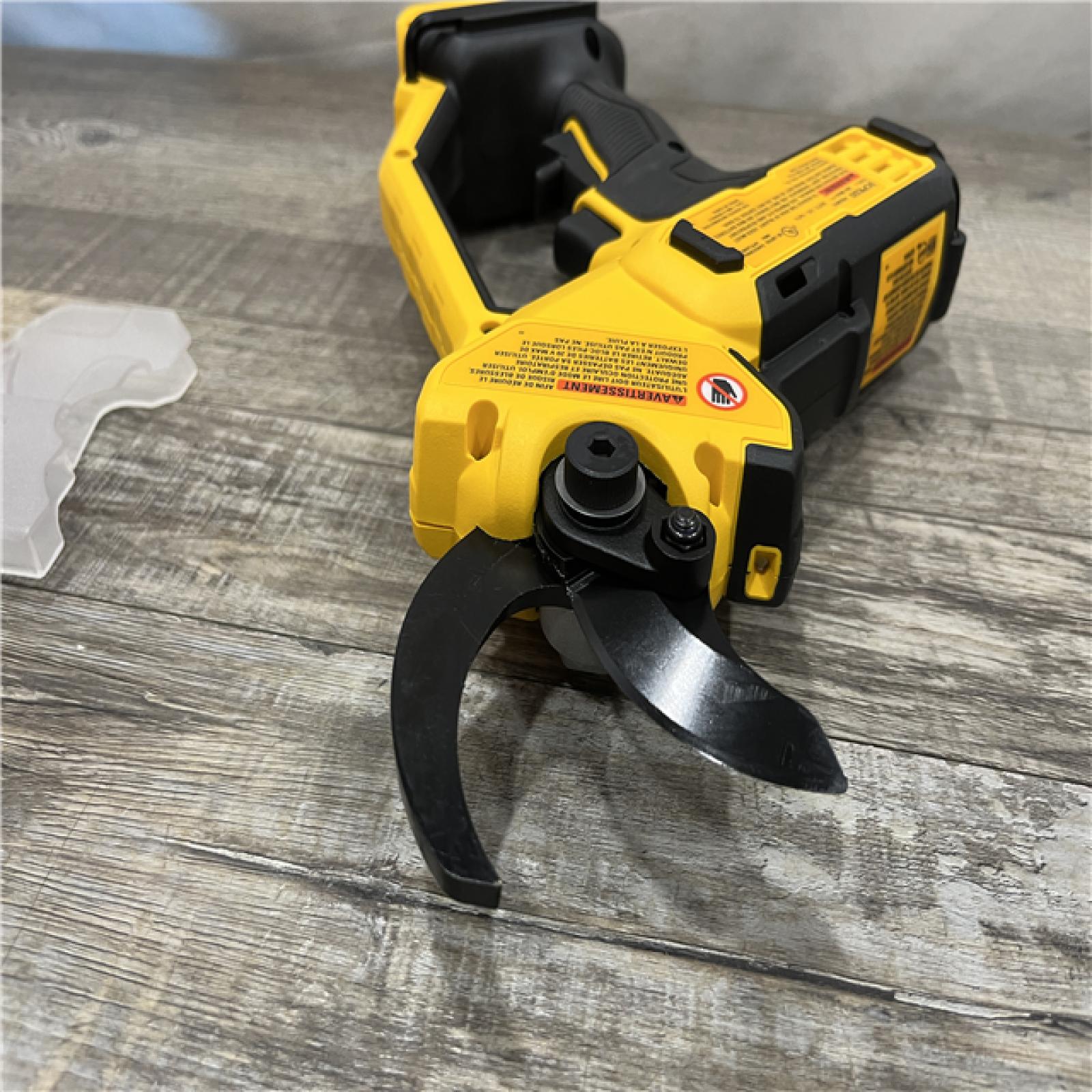 AS-IS DEWALT 20V MAX Cordless Pruner Kit