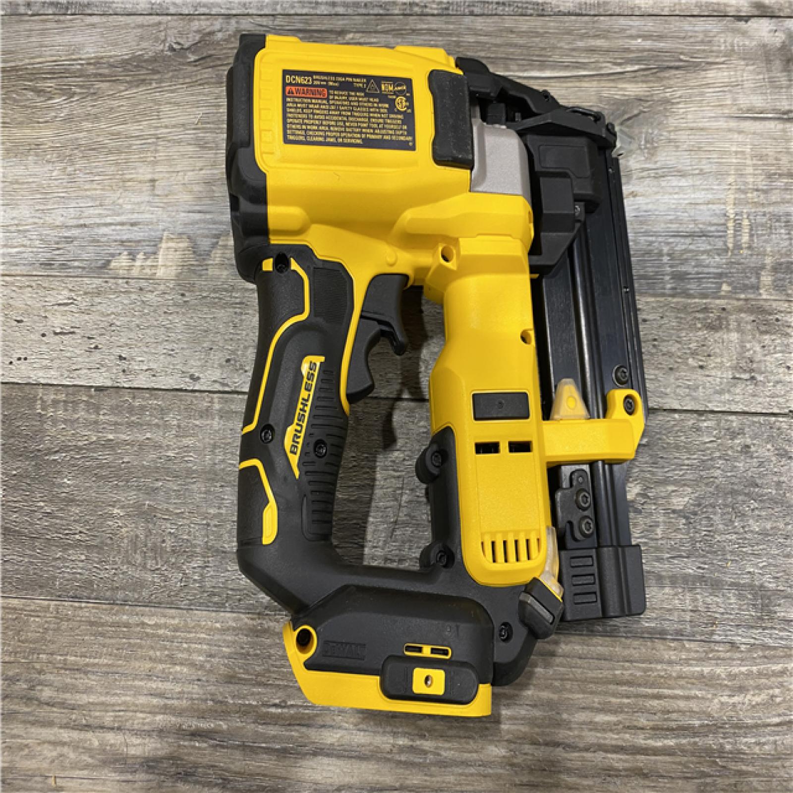 AS-IS DEWALT ATOMIC 20V MAX Lithium Ion Cordless 23 Gauge Pin Nailer Kit