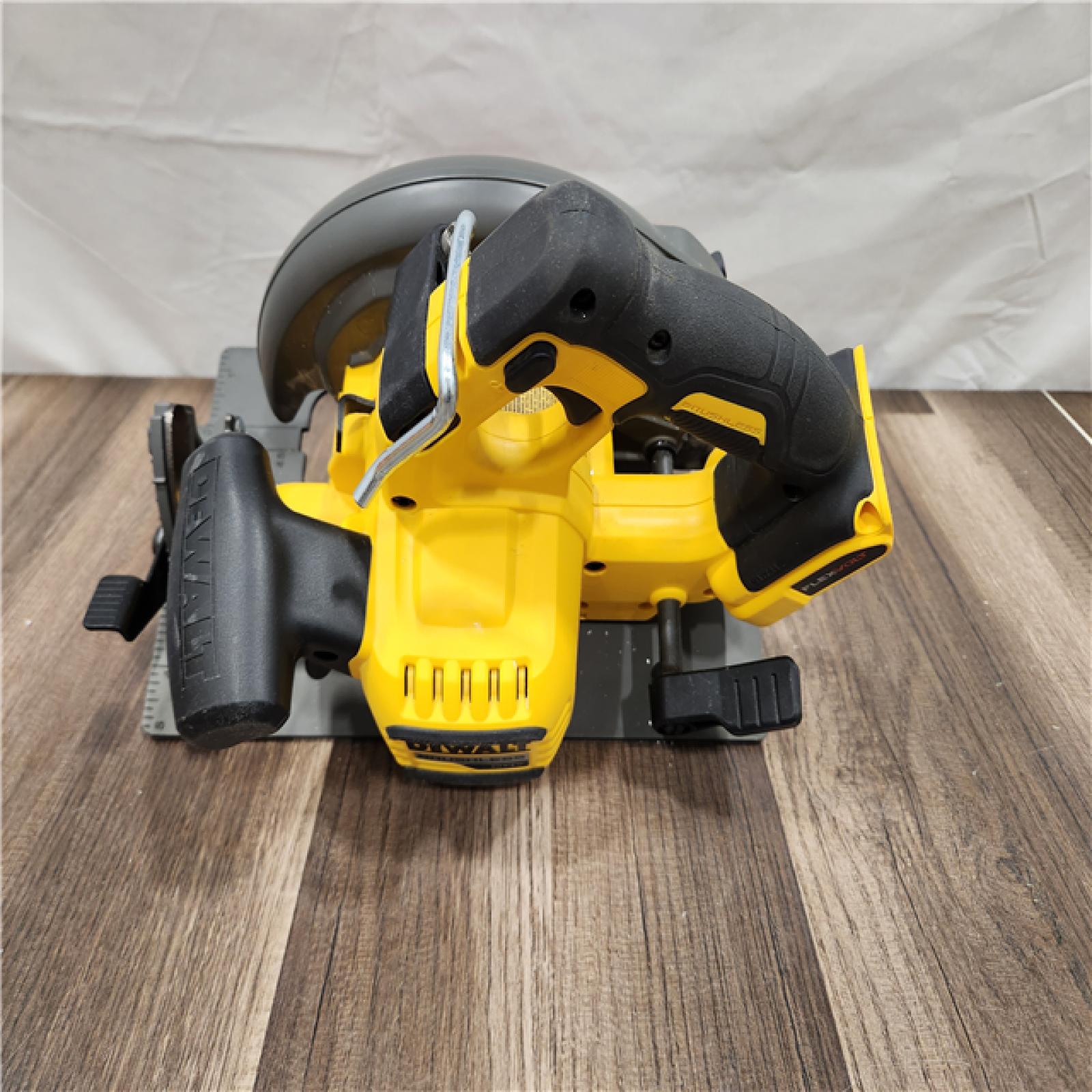 AS-IS DEWALT FLEXVOLT 60V MAX Cordless Brushless 7-1/4 in. Circular Saw with Brake (Tool Only)