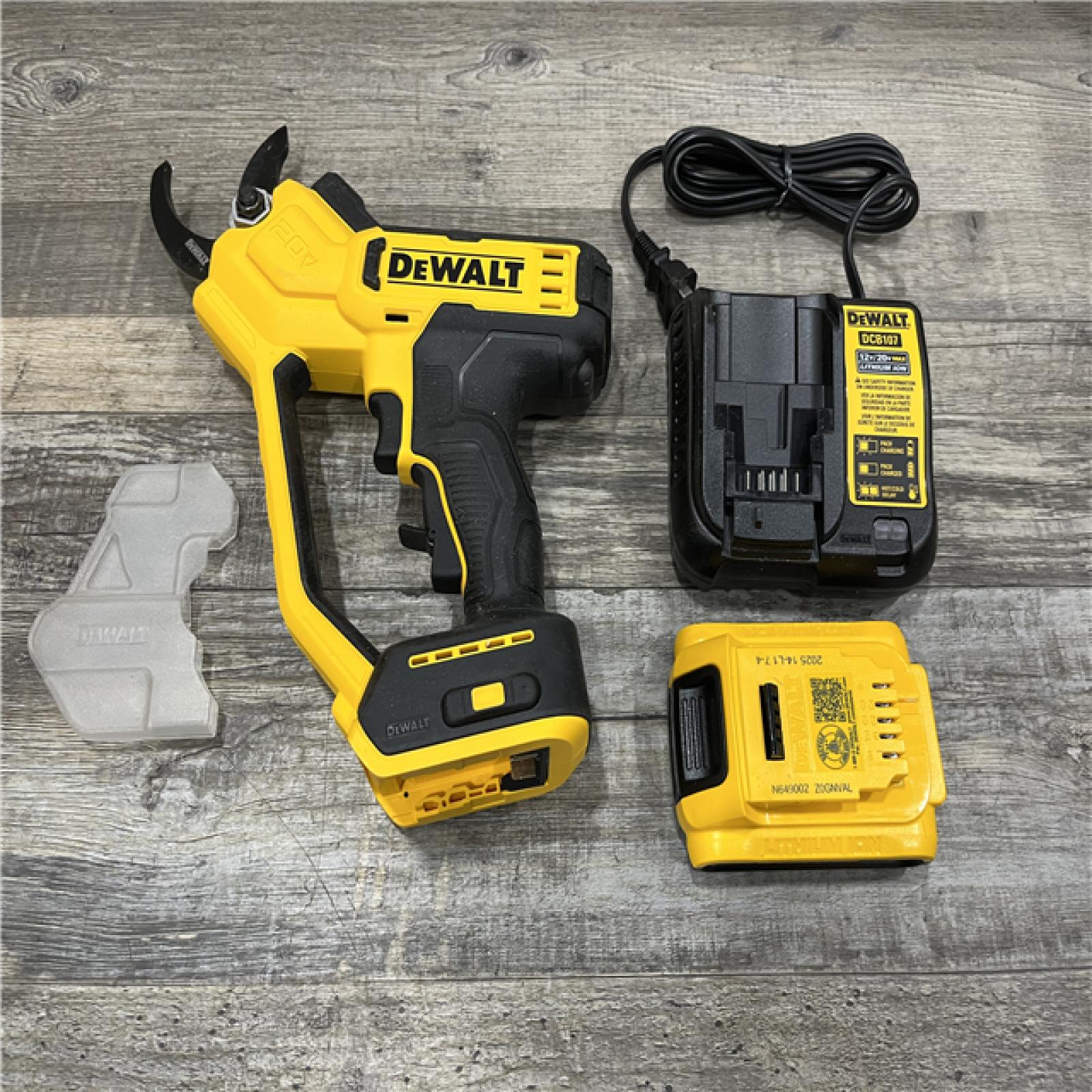AS-IS DEWALT 20V MAX Cordless Battery Powered Pruner Kit