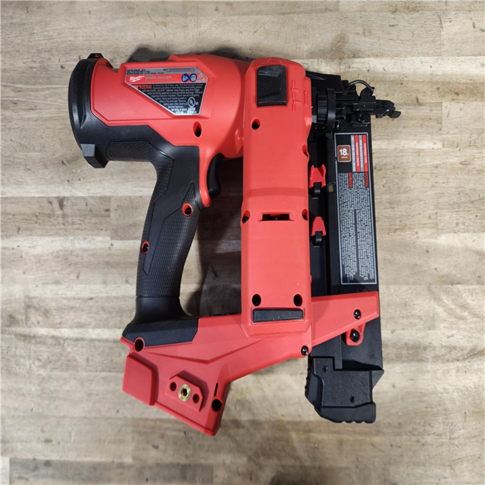 HOUSTON LOCATION - AS-IS (APPEARS LIKE NEW) Milwaukee M18 Fuel 18V Brushless 18-Gauge Brad Nailer 2746-20 (Bare Tool)