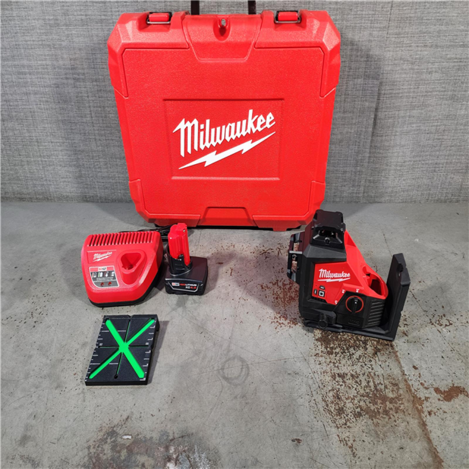 HOUSTON LOCATION - AS-IS (APPEARS LIKE NEW) Milwaukee-3632-21 M12 Green Beam Laser 360Â° 3-Plane Kit