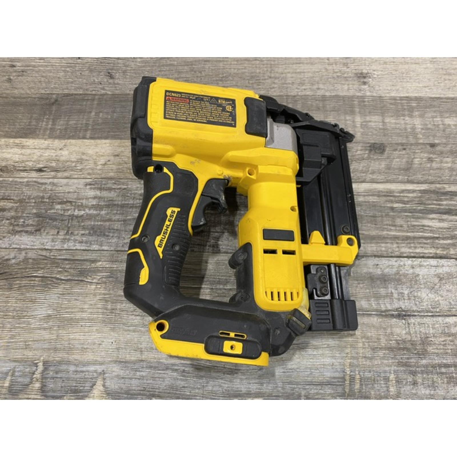 AS-IS DEWALT ATOMIC 20V MAX Lithium Ion Cordless 23 Gauge Pin Nailer Kit