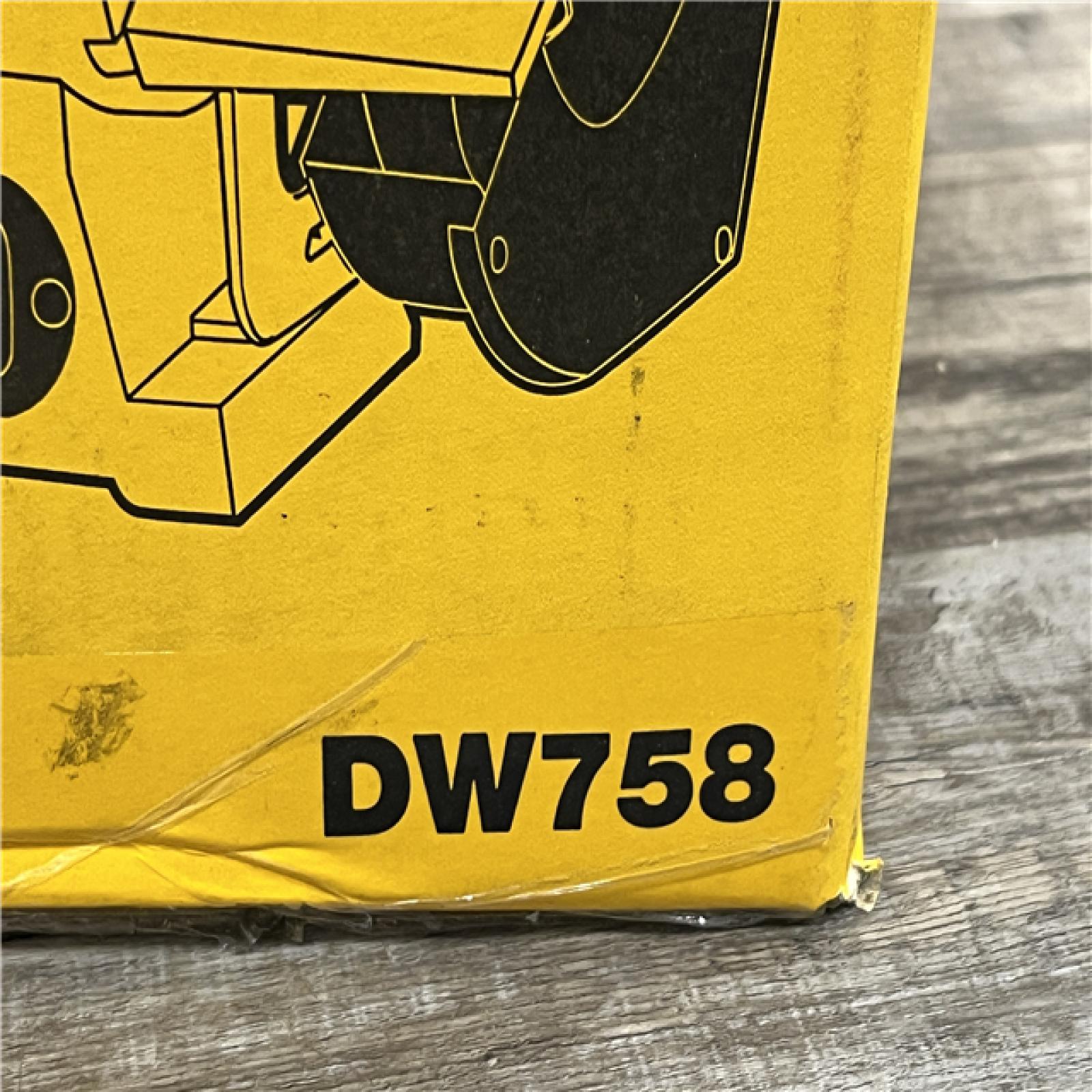 NEW - DEWALT 8 in. 205 mm Bench Grinder