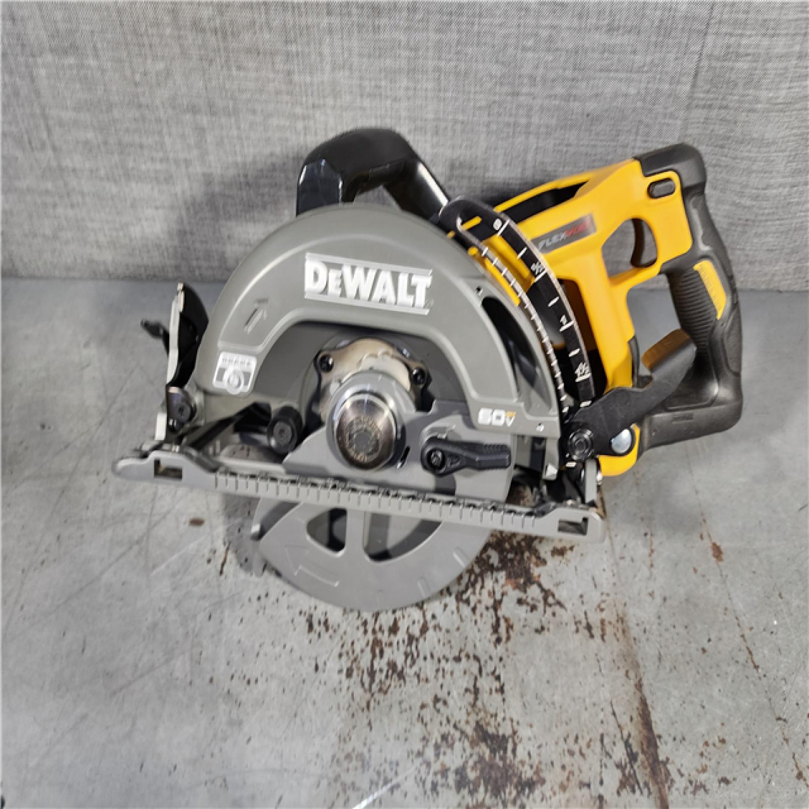 HOUSTON LOCATION - AS-IS (APPEARS LIKE NEW) DEWALT FLEXVOLT 60V MAX Cordless Brushless 7-1/4 in. Wormdrive Style Circular Saw (Tool Only)