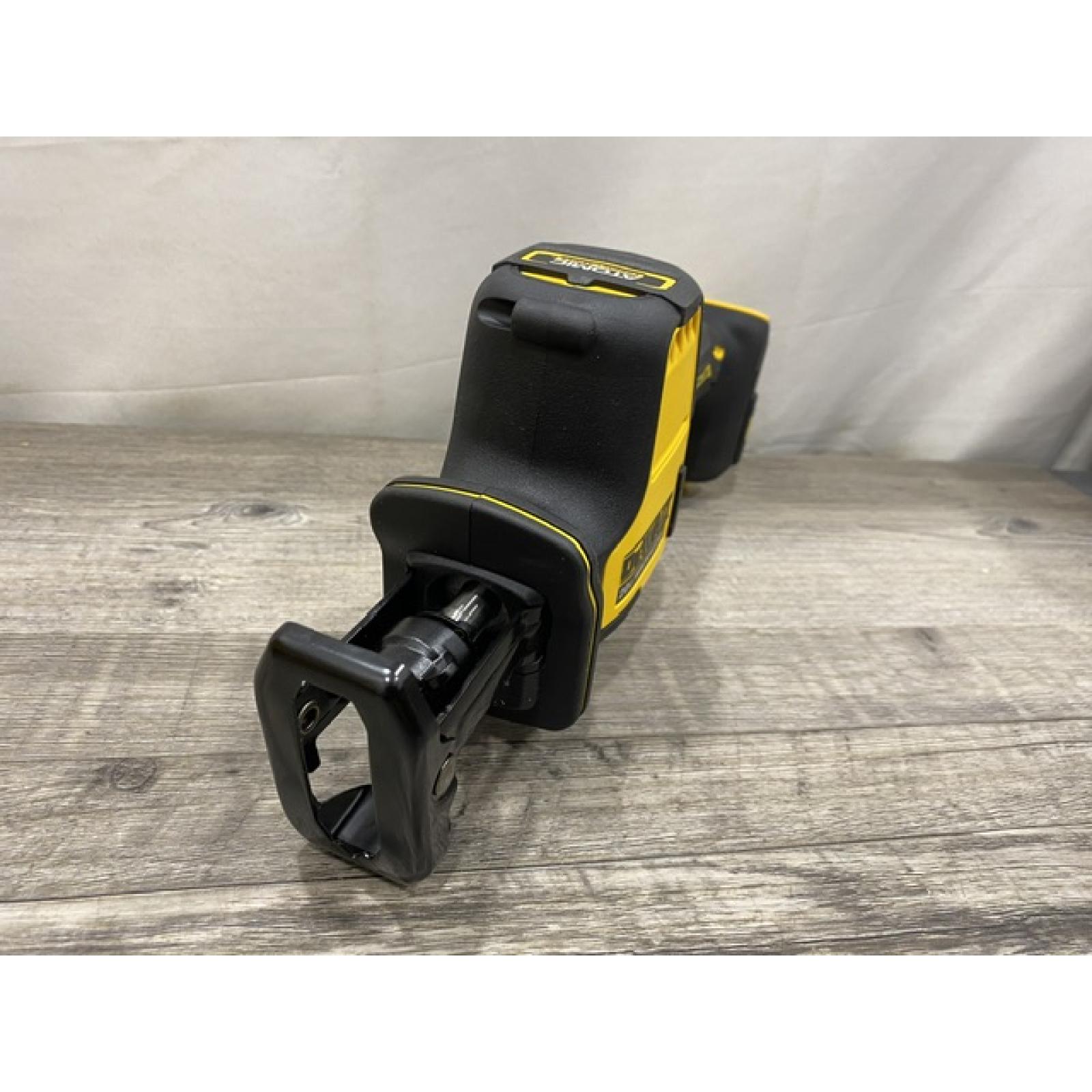 AS-IS DEWALT Atomic 20-Volt Maximum Cordless Brushless Compact Reciprocating Saw Kit