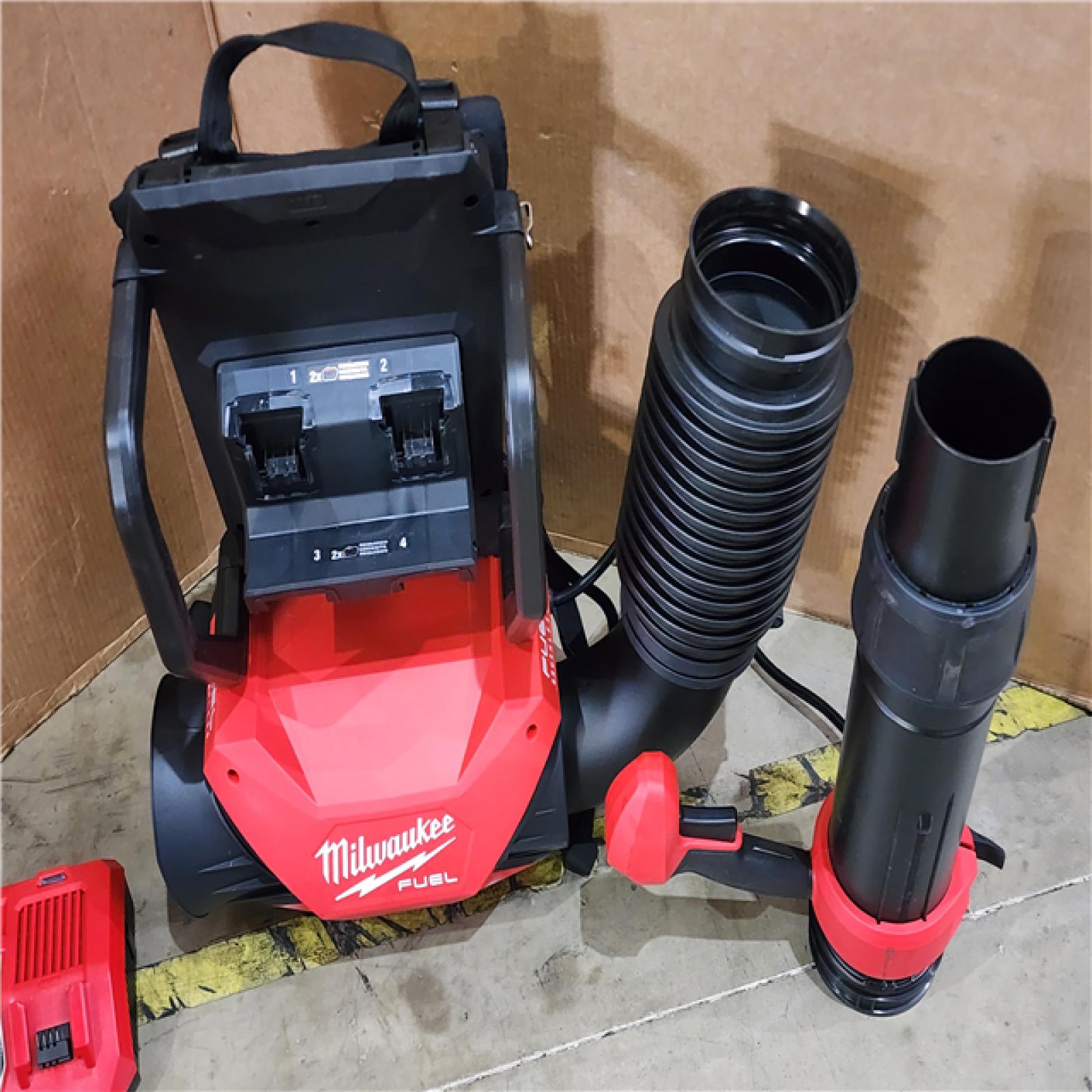 HOUSTON LOCATION - AS-IS Milwaukee FUEL 155 MPH 650 CFM 18V Brushless Cordless Dual Battery Backpack Blower Kit