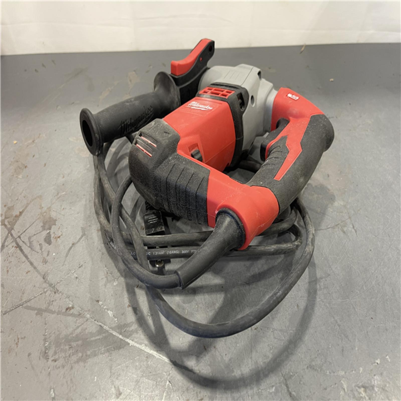 AS-IS - Milwaukee 5.5 Amp 5/8 in. Corded SDS-plus Concrete/Masonry Rotary Hammer Drill Kit