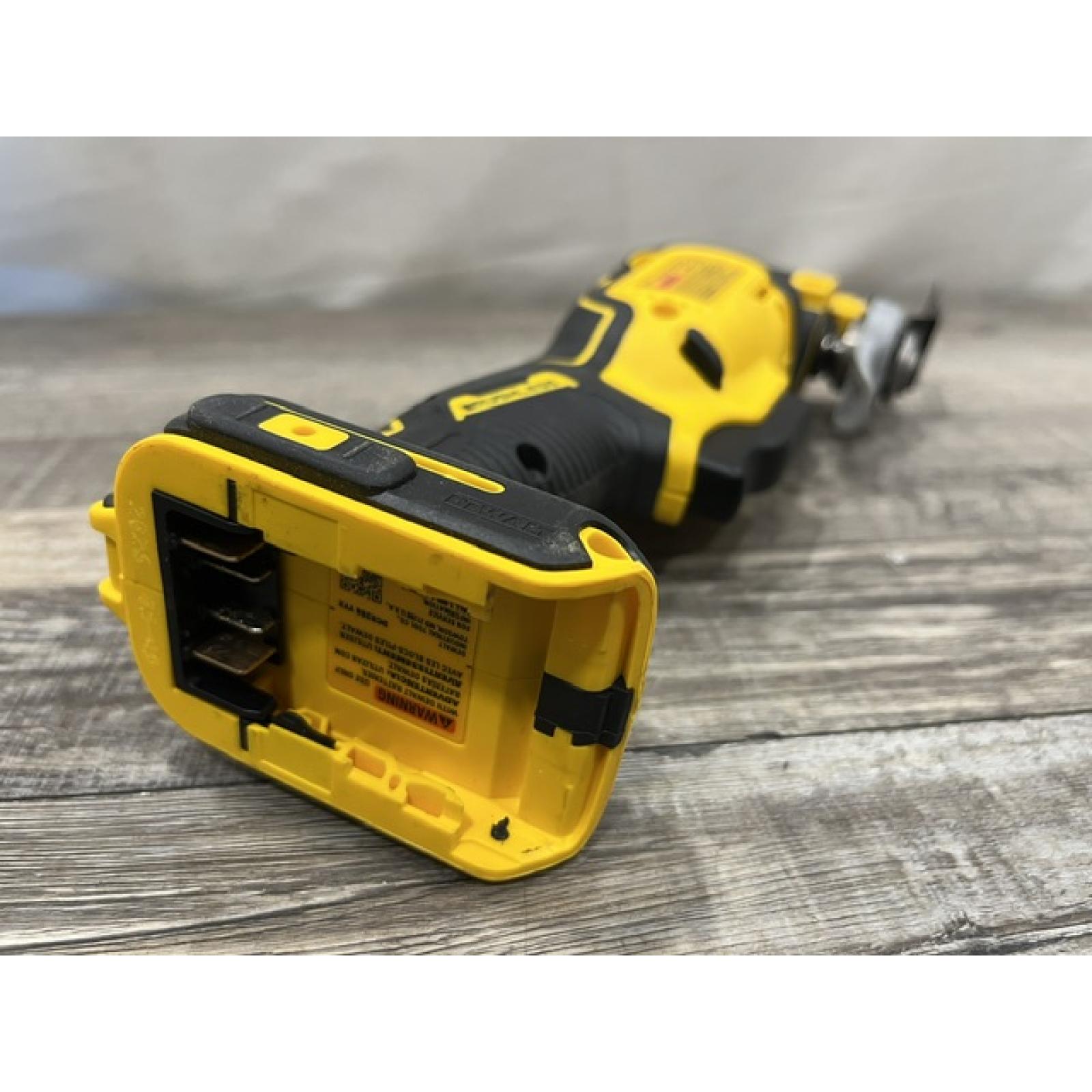 AS-IS DEWALT 20V MAX XR Cordless Brushless 3-Speed Oscillating Multi Tool Kit