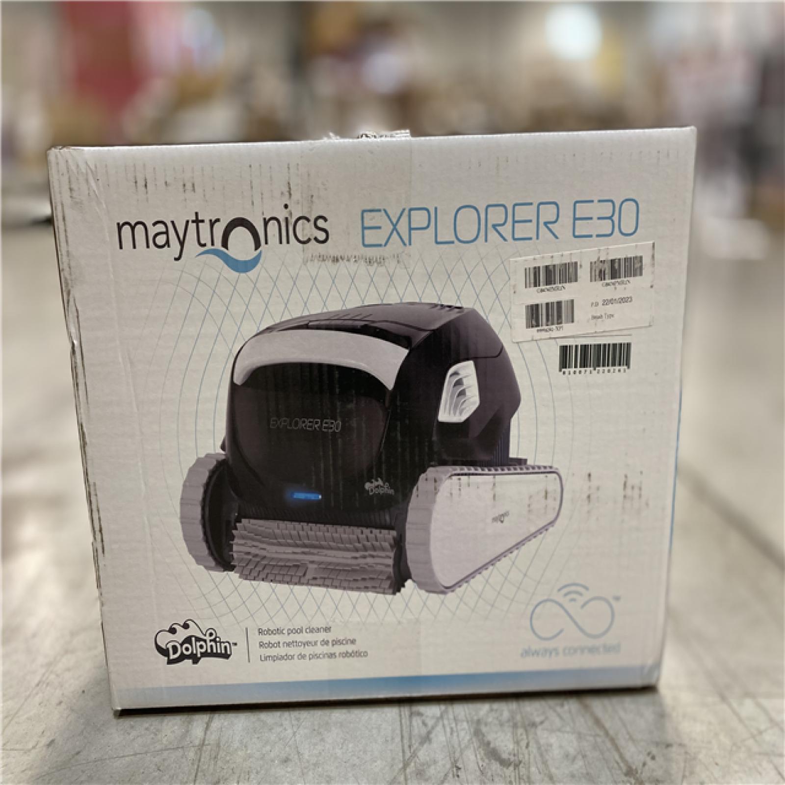 DALLAS LOCATION NEW! Dolphin Explorer E30 Robotic Vacuum Pool Cleaner