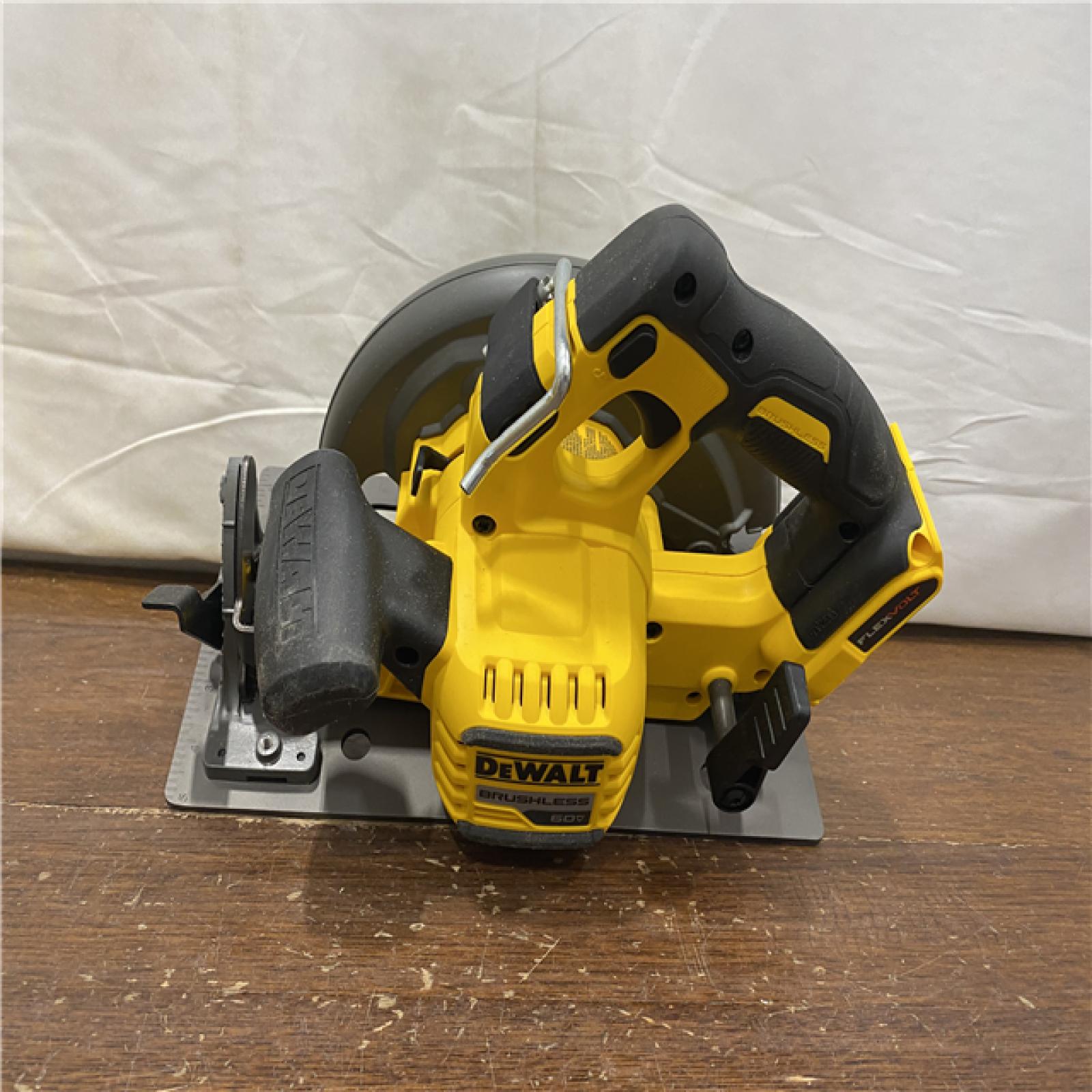 AS-IS DeWALT Flexvolt Max 7-1/4  60V Brushless Circular Saw DCS578B
