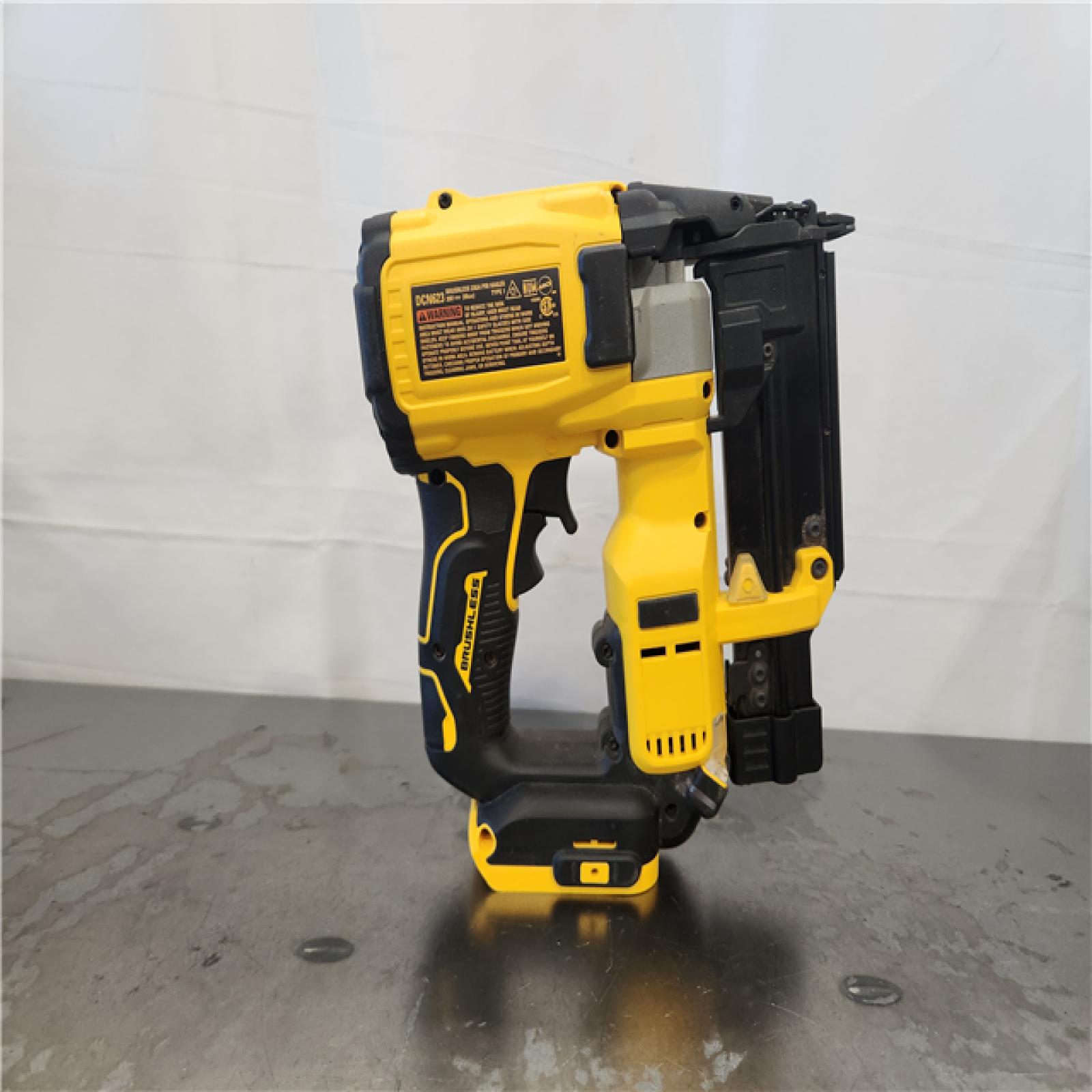 AS-IS- DEWALT ATOMIC 20V MAX Lithium Ion Cordless 23 Gauge Pin Nailer Kit
