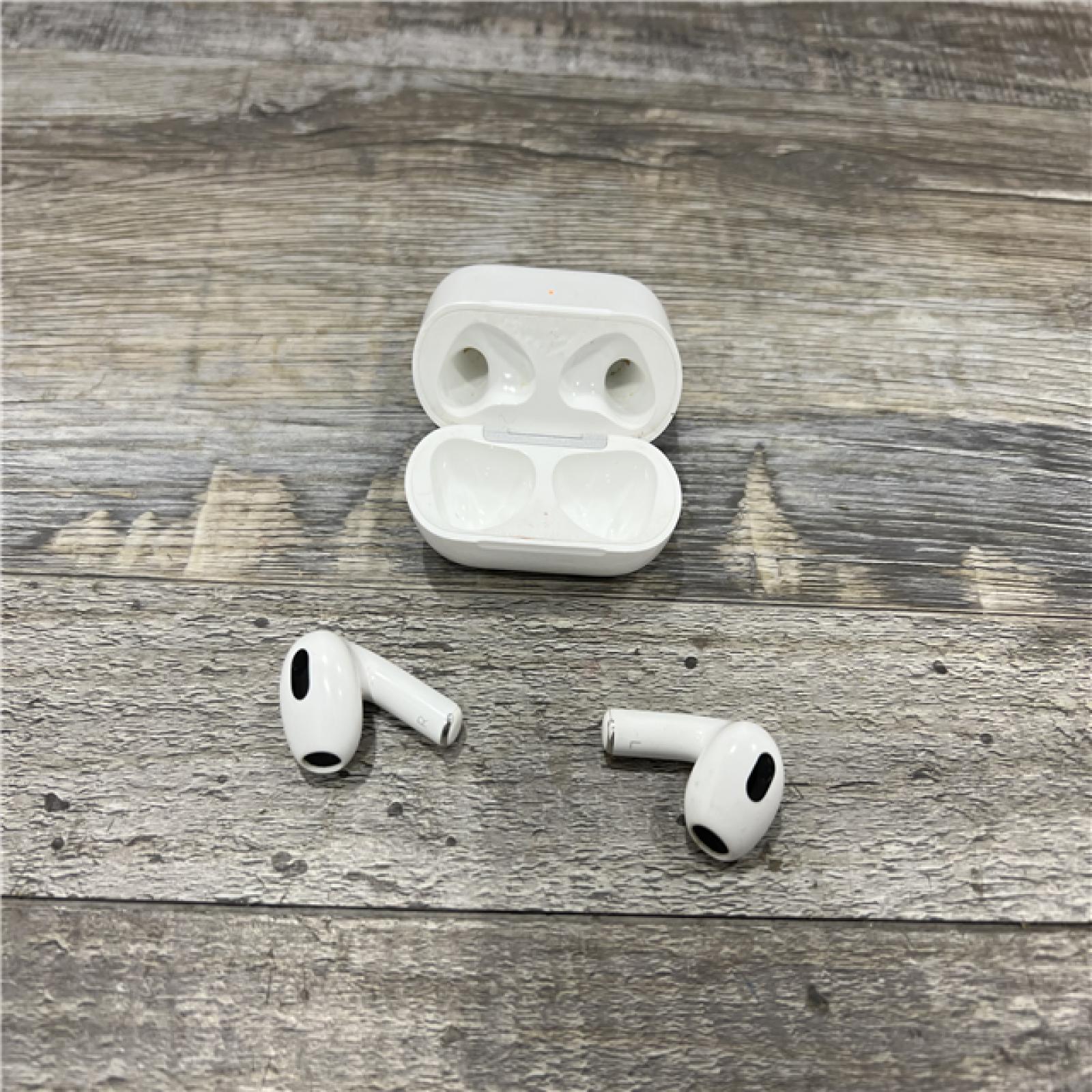AS-IS Apple - AirPods (3rd generation) with Lightning Charging Case - White