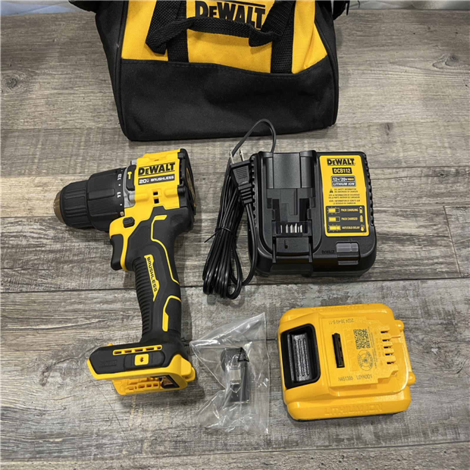 LIKE NEW - DEWALT ATOMIC 20V Cordless 1/2 in. Compact Hammer Drill Kit