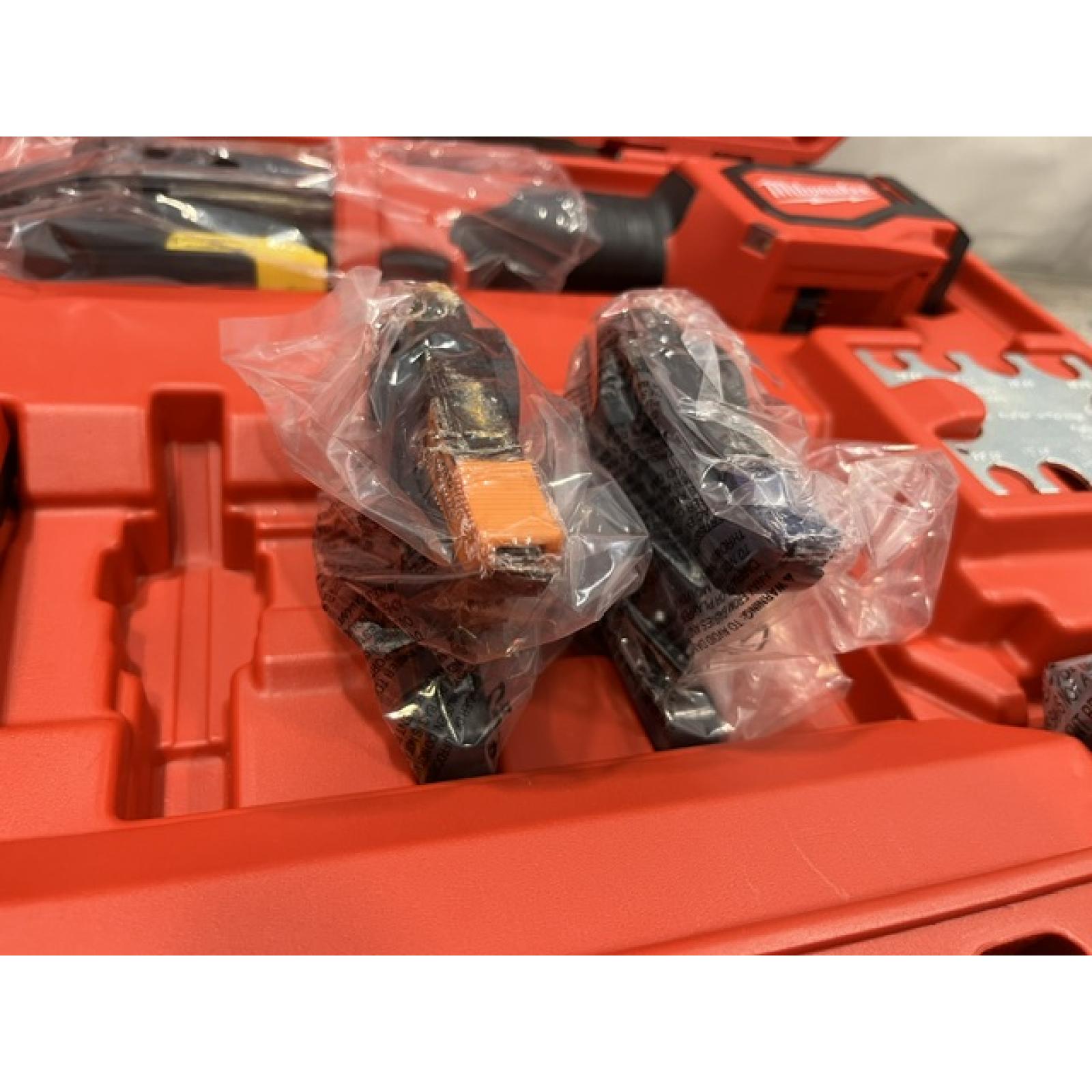 NEW - Milwaukee 18V Lithium-Ion Cordless Short Throw PEX Press Tool Kit