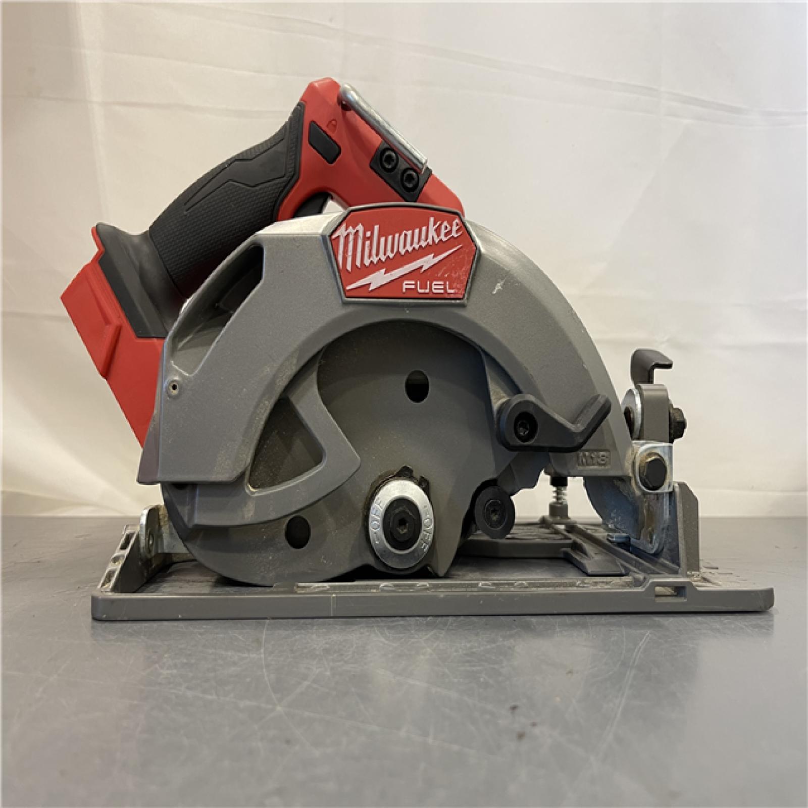AS-IS - Milwaukee M18 FUEL 7-1/4 Inch Circular Saw (Bare Tool)