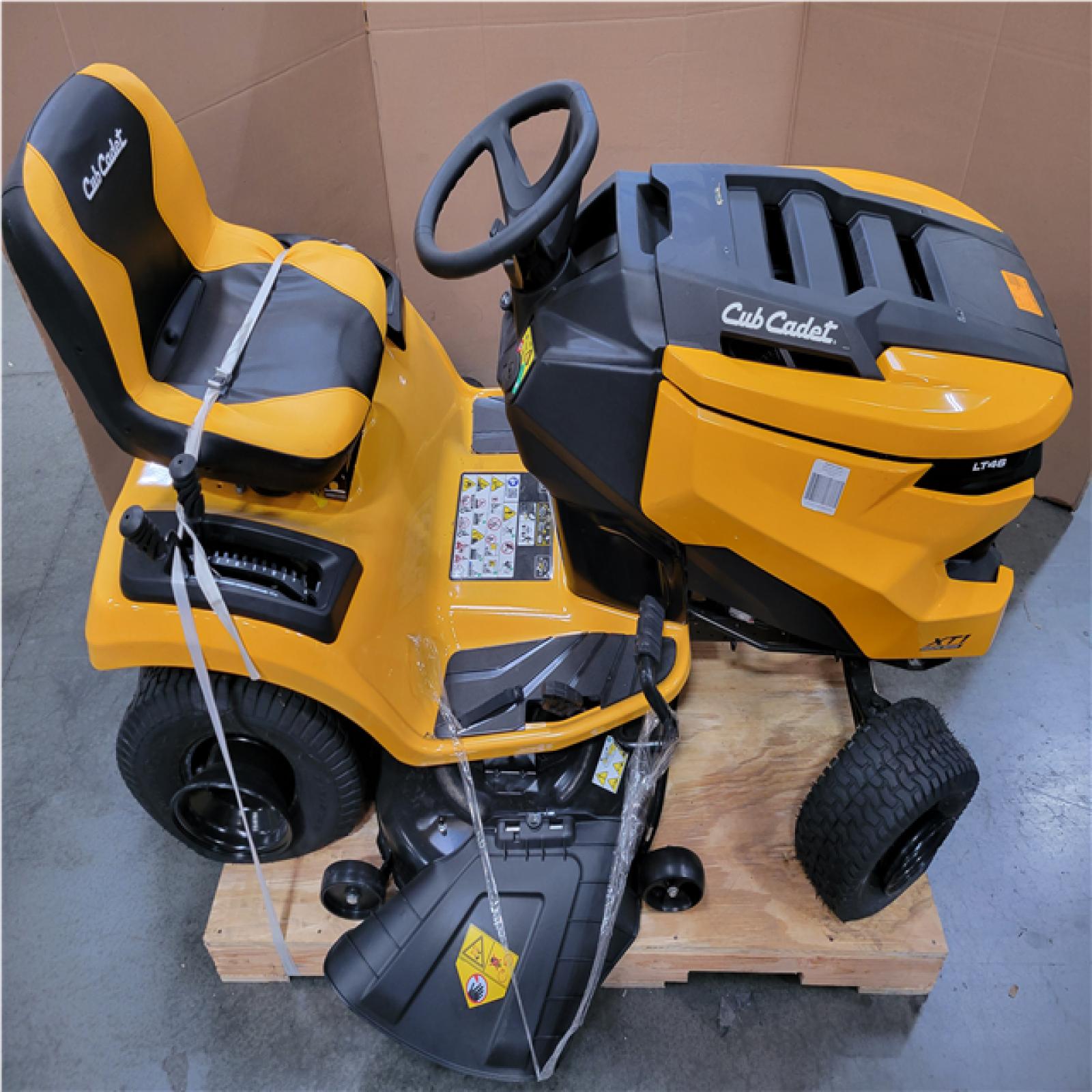 CALIFORNIA AS-IS CUB CADET LT46 XT1 ENDURO SERIES RIDING MOWER