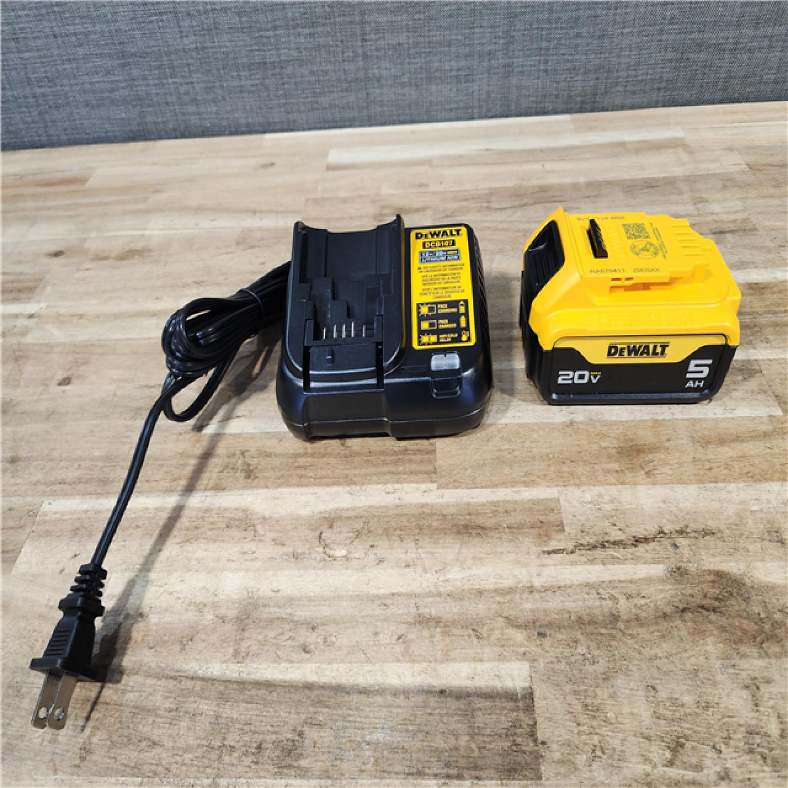 HOUSTON LOCATION - AS-IS DEWALT ATOMIC 20V MAX Cordless Brushless 3/8 in.Variable Speed Impact Wrench KIT W/ BATTERY & CHARGER