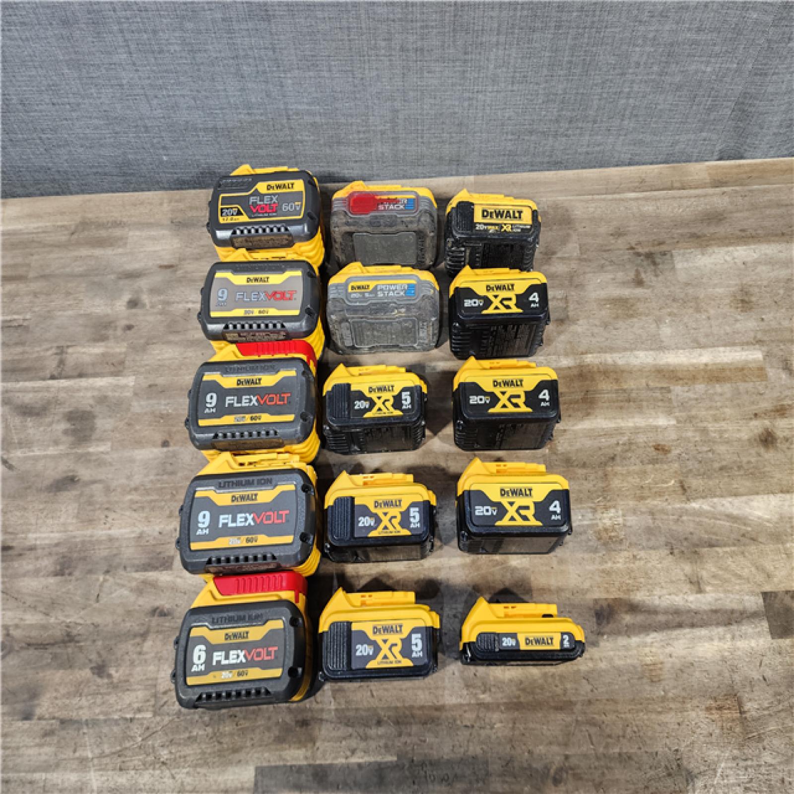 HOUSTON LOCATION - AS-IS DEWALT BATTERY PACK QTY - 15