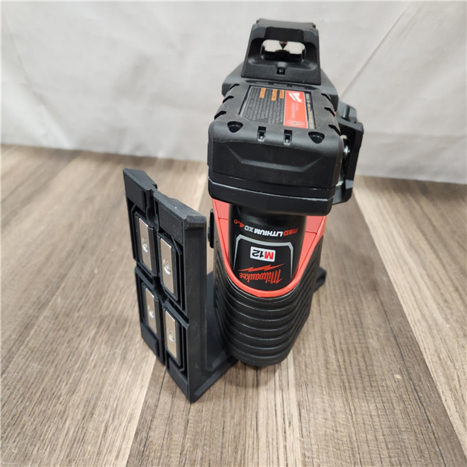 AS-IS- Milwaukee -M12 Green Beam Laser 360° 3-Plane Kit