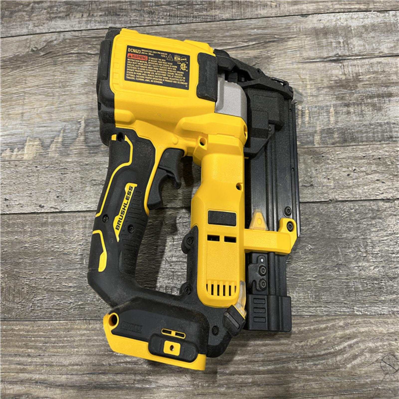 AS-IS DEWALT ATOMIC 20V MAX Lithium Ion Cordless 23 Gauge Pin Nailer Kit