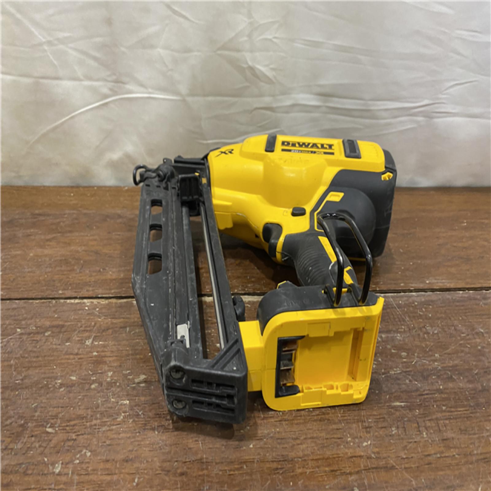 AS-IS DEWALT 20-Volt 21° Cordless Framing Nailer (Tool-Only)