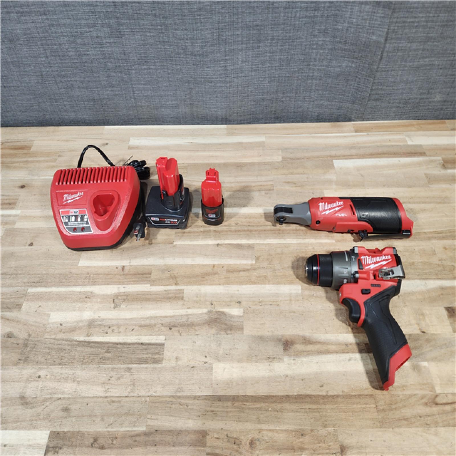 HOUSTON LOCATION - AS-IS MILWAUKEE 2 TOOL COMBO KIT W/ (2) BATTERY & CHARGER