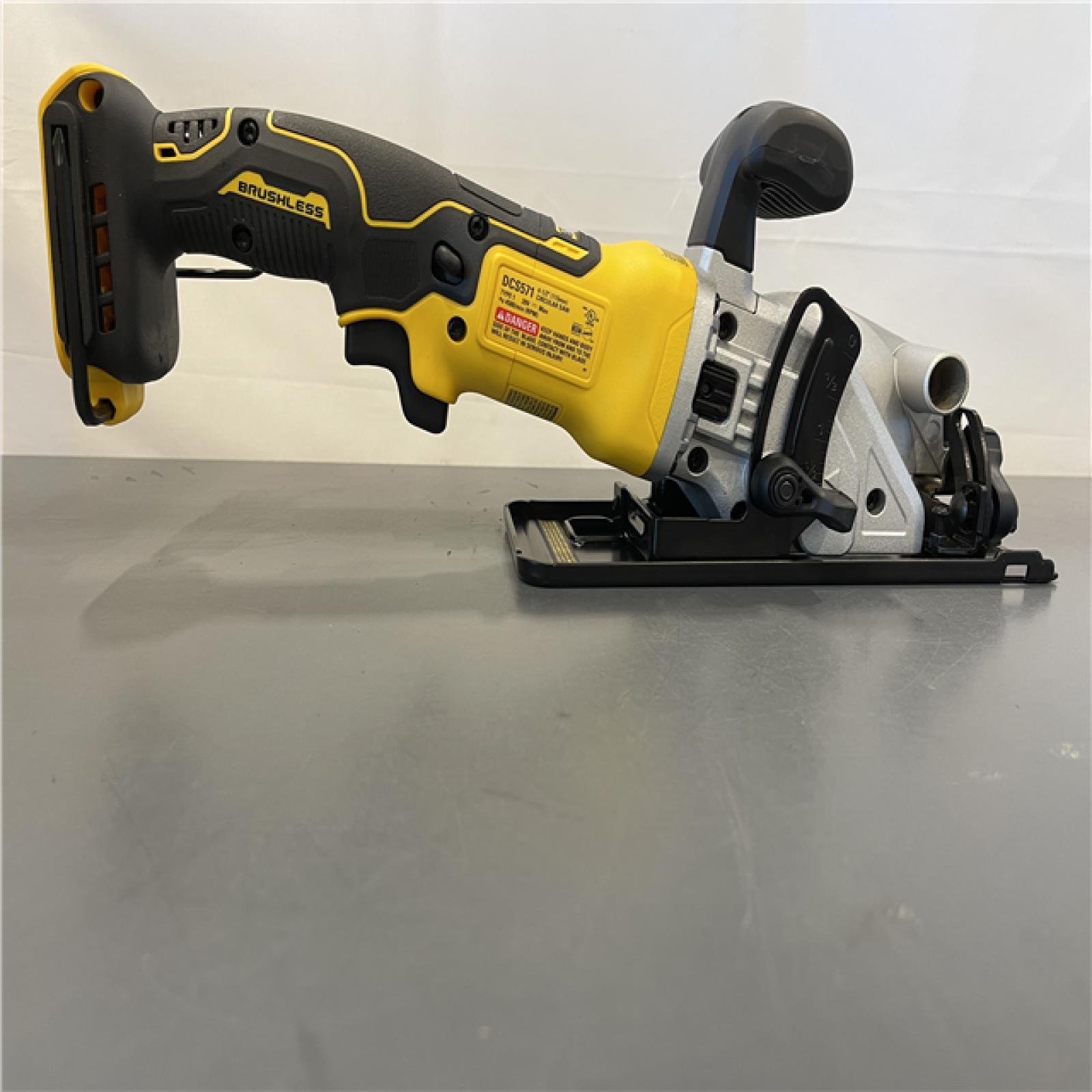 Like New! - DEWALT ATOMIC 20V MAX Cordless Brushless 4-1/2 in. Circular Saw (Tool Only)
